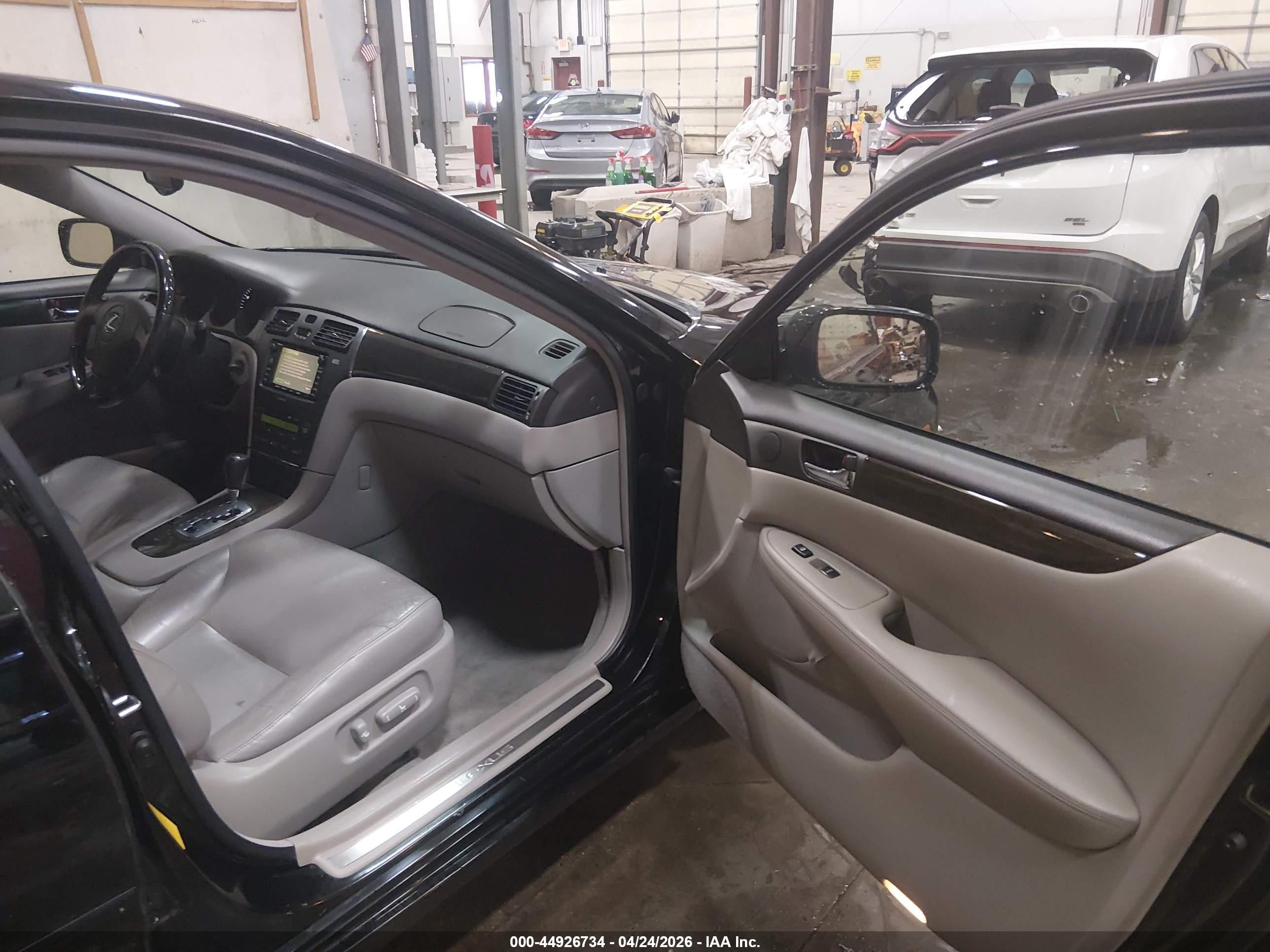 2004 Lexus Es 330 Black vin: JTHBA30G445041999