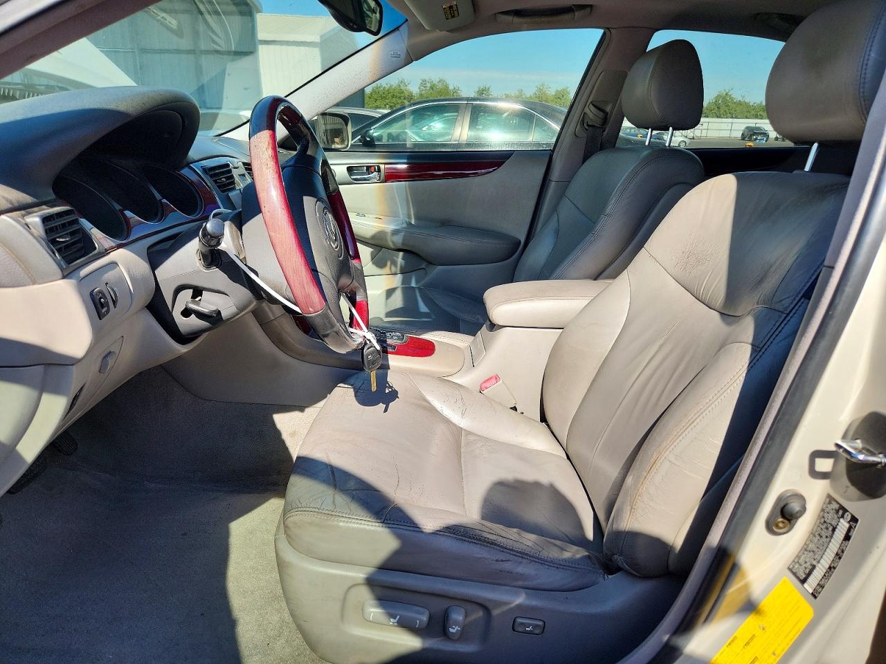 2004 Lexus Es 330 Silver vin: JTHBA30G445045177