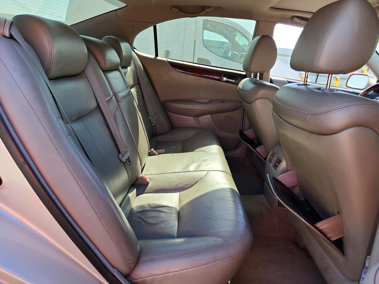 2004 Lexus Es 330 Silver vin: JTHBA30G445045177
