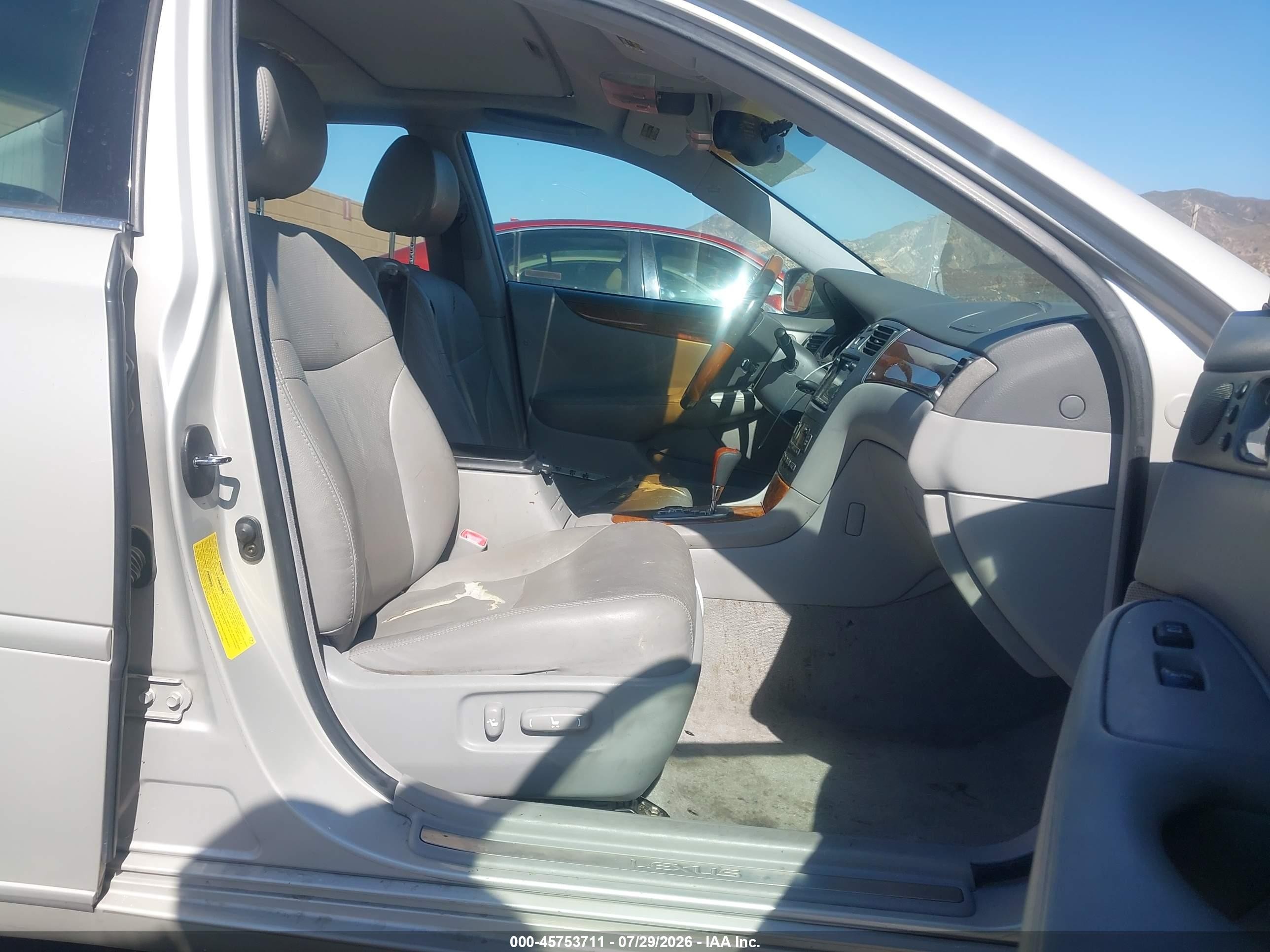 2005 Lexus Es 330   Silver vin: JTHBA30G455074406