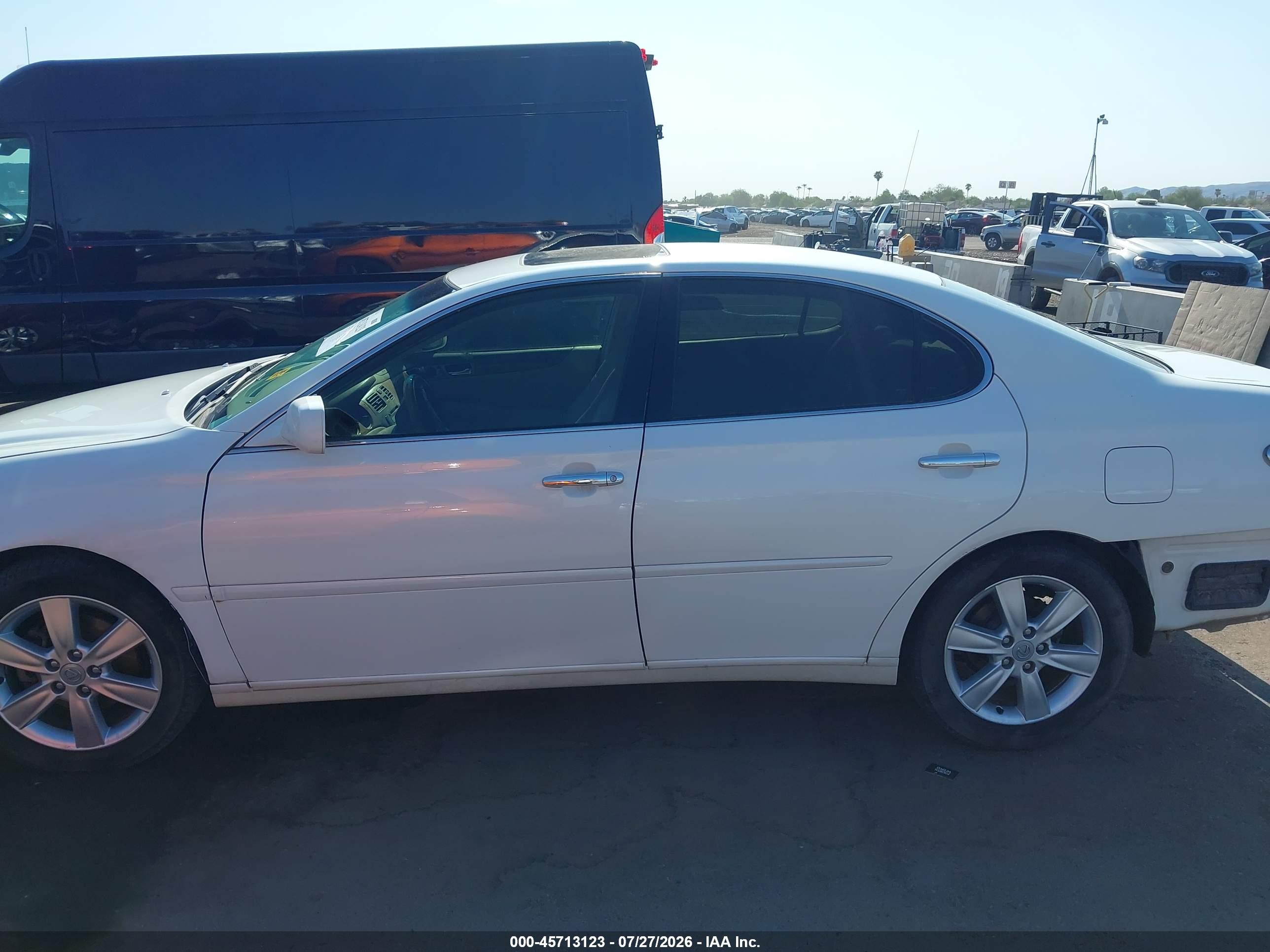2005 Lexus Es 330   White vin: JTHBA30G455089231