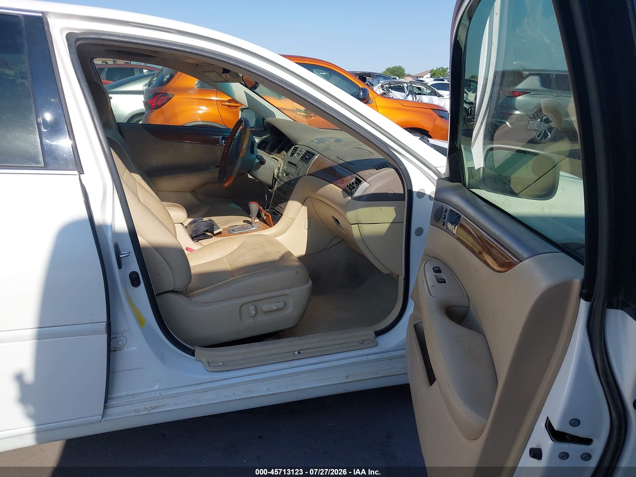 2005 Lexus Es 330   White vin: JTHBA30G455089231
