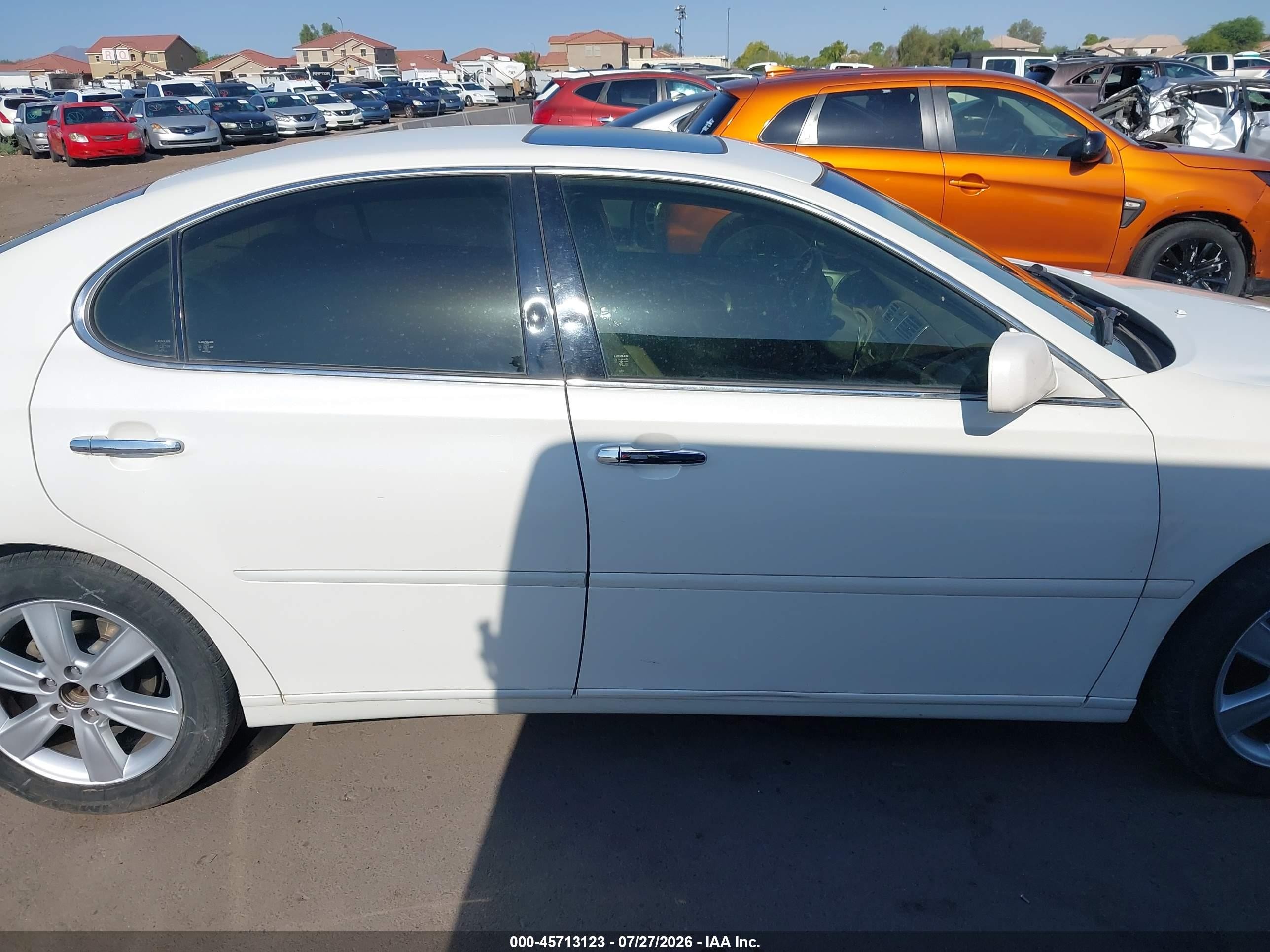 2005 Lexus Es 330   White vin: JTHBA30G455089231