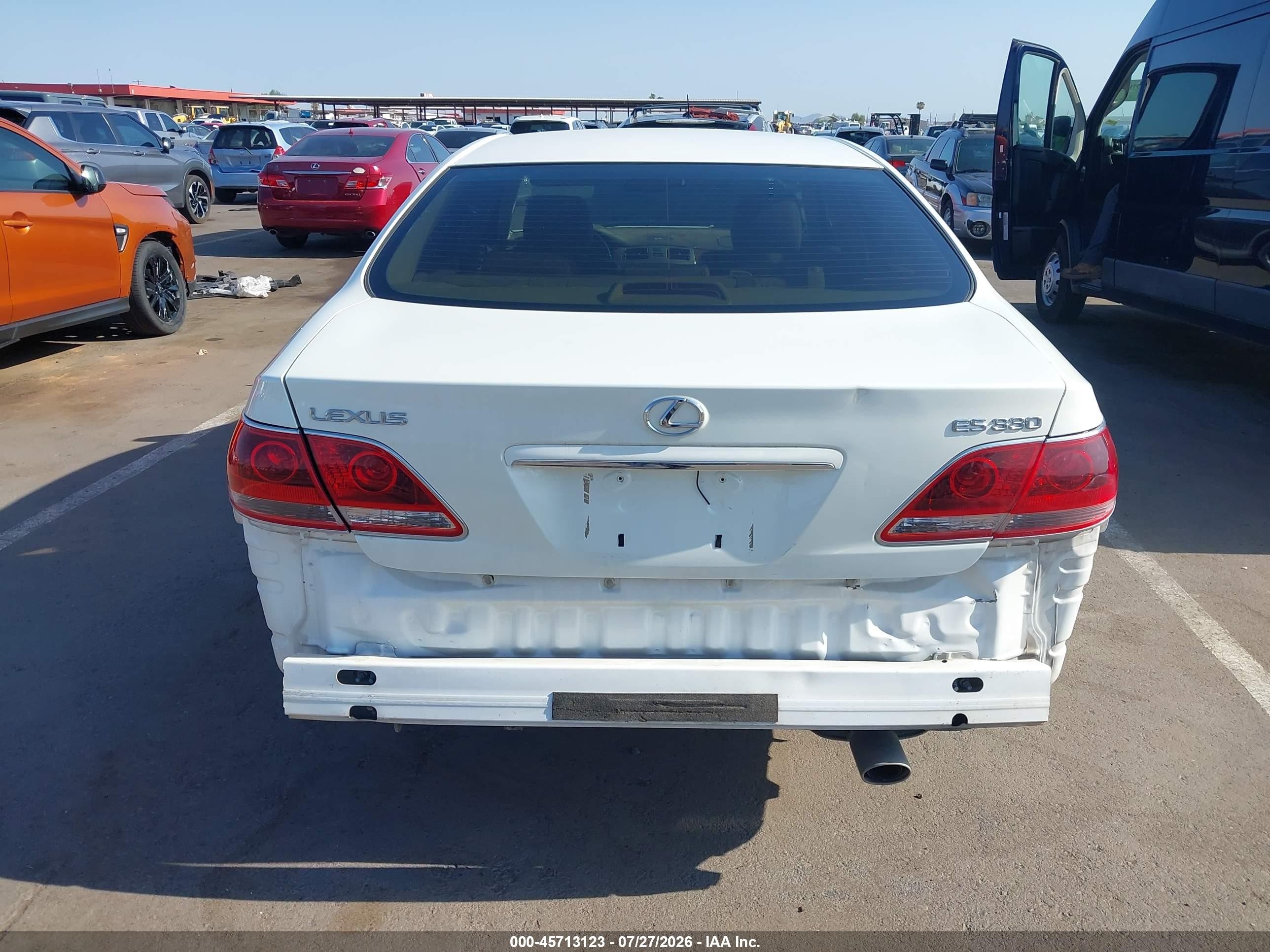 2005 Lexus Es 330   White vin: JTHBA30G455089231