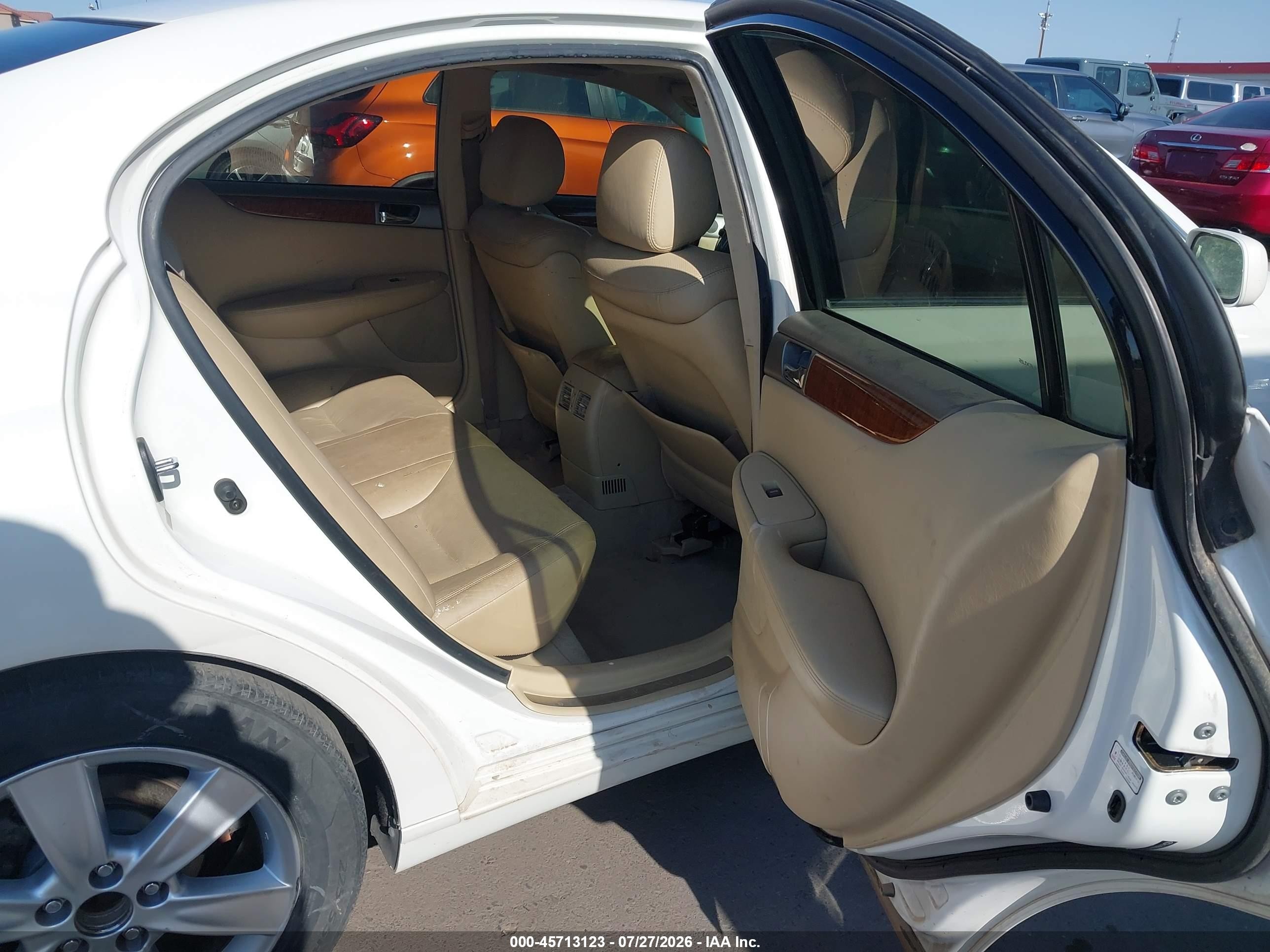 2005 Lexus Es 330   White vin: JTHBA30G455089231