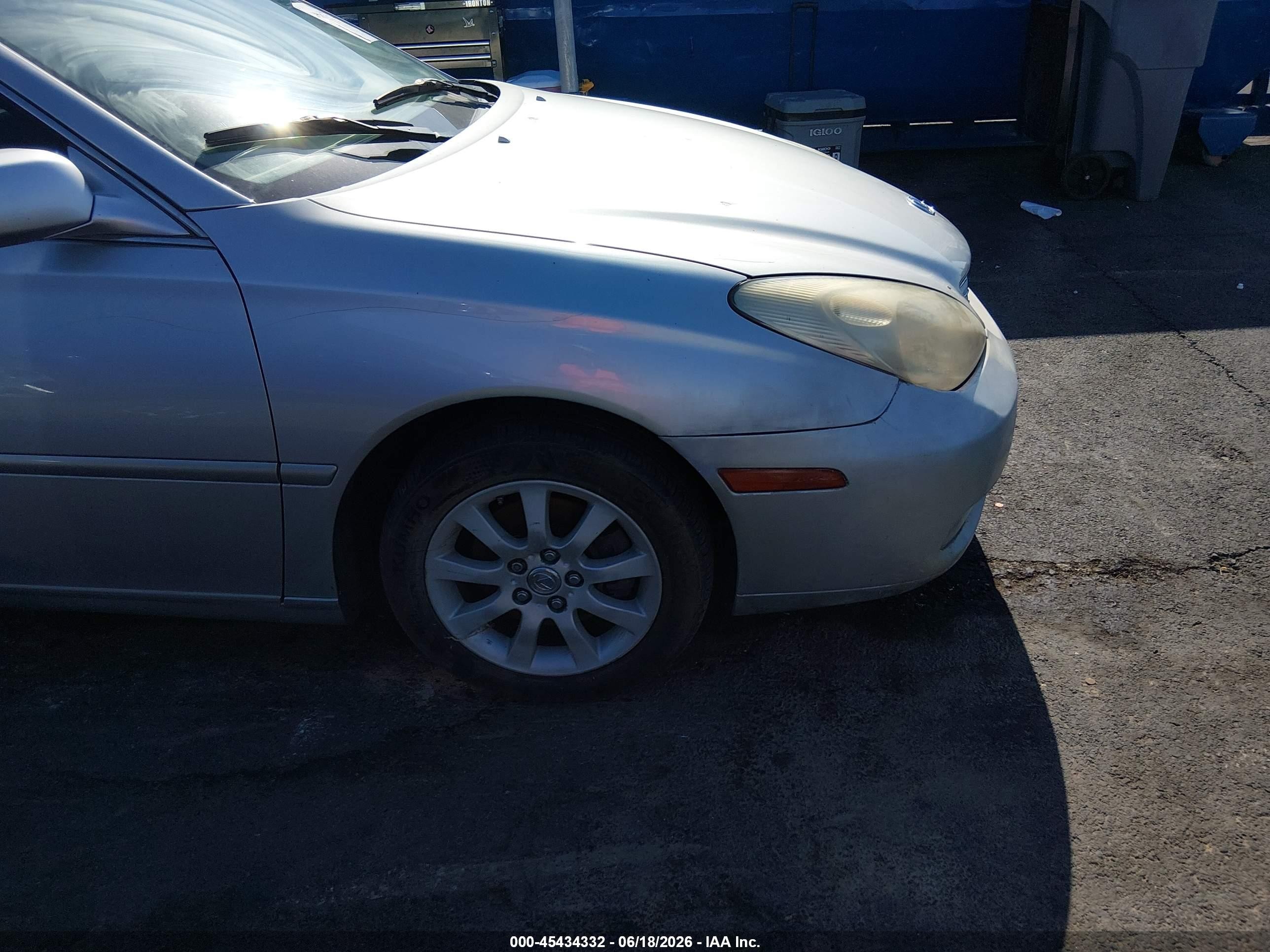 2004 Lexus Es 330   Silver vin: JTHBA30G540008622