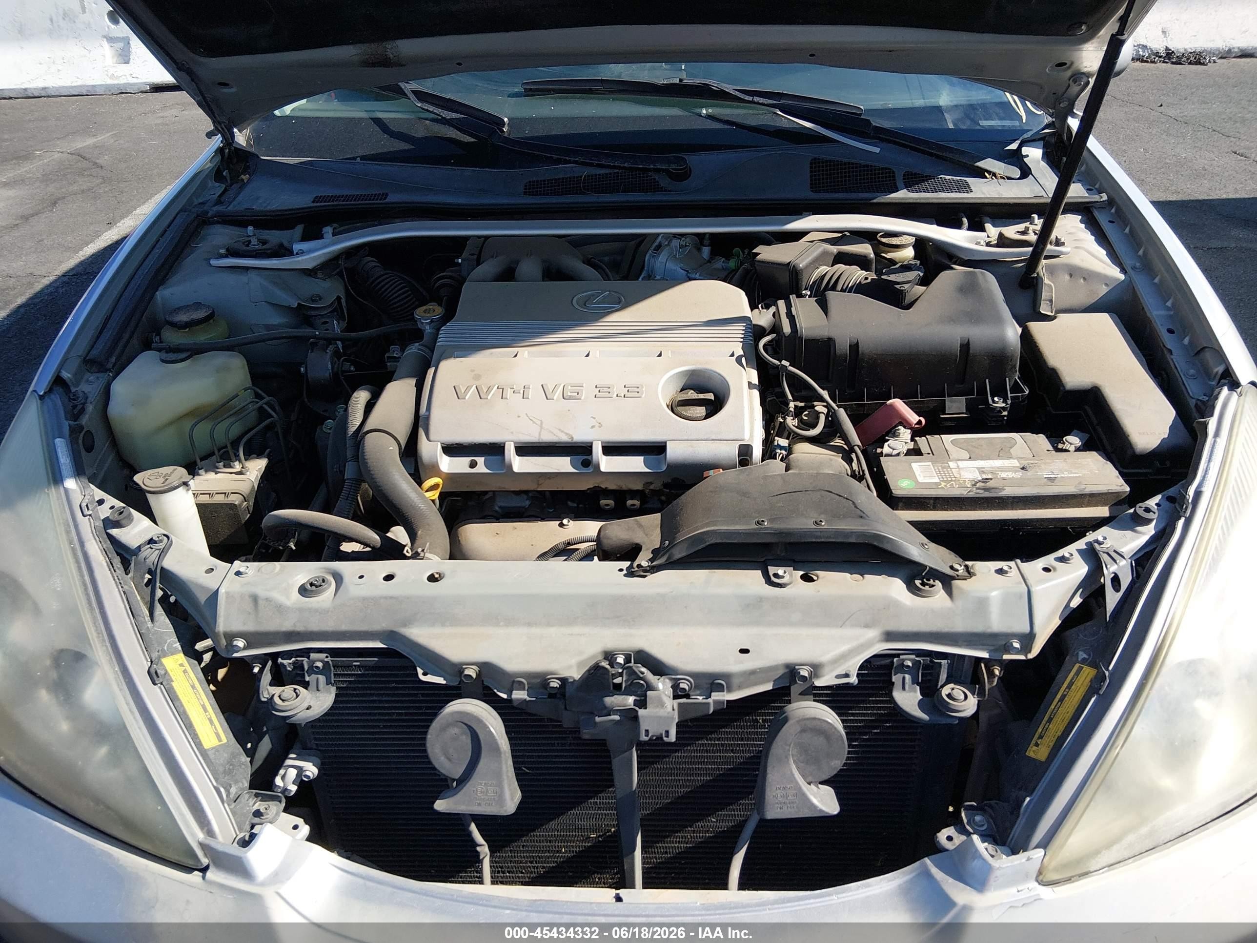 2004 Lexus Es 330   Silver vin: JTHBA30G540008622