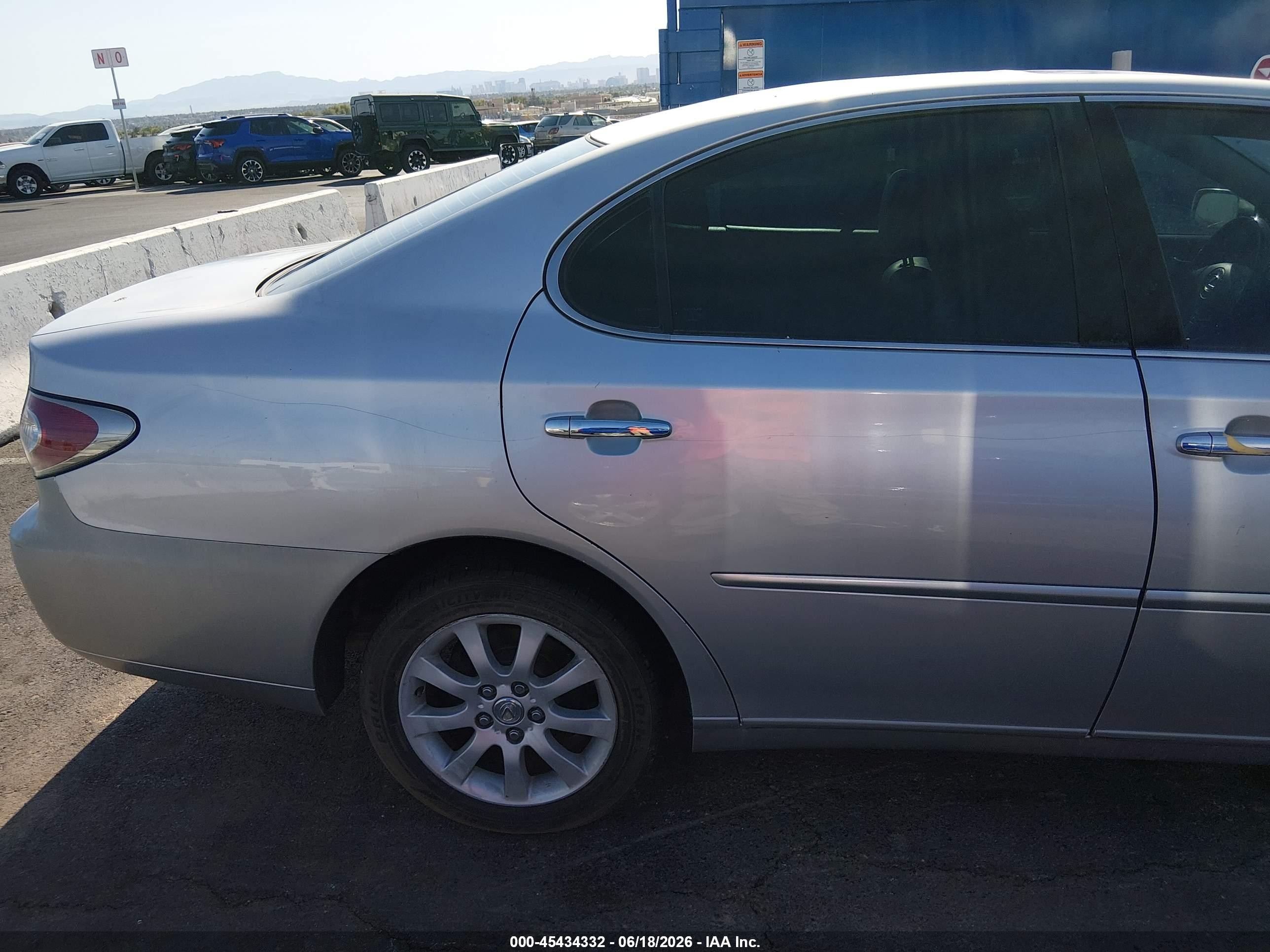 2004 Lexus Es 330   Silver vin: JTHBA30G540008622