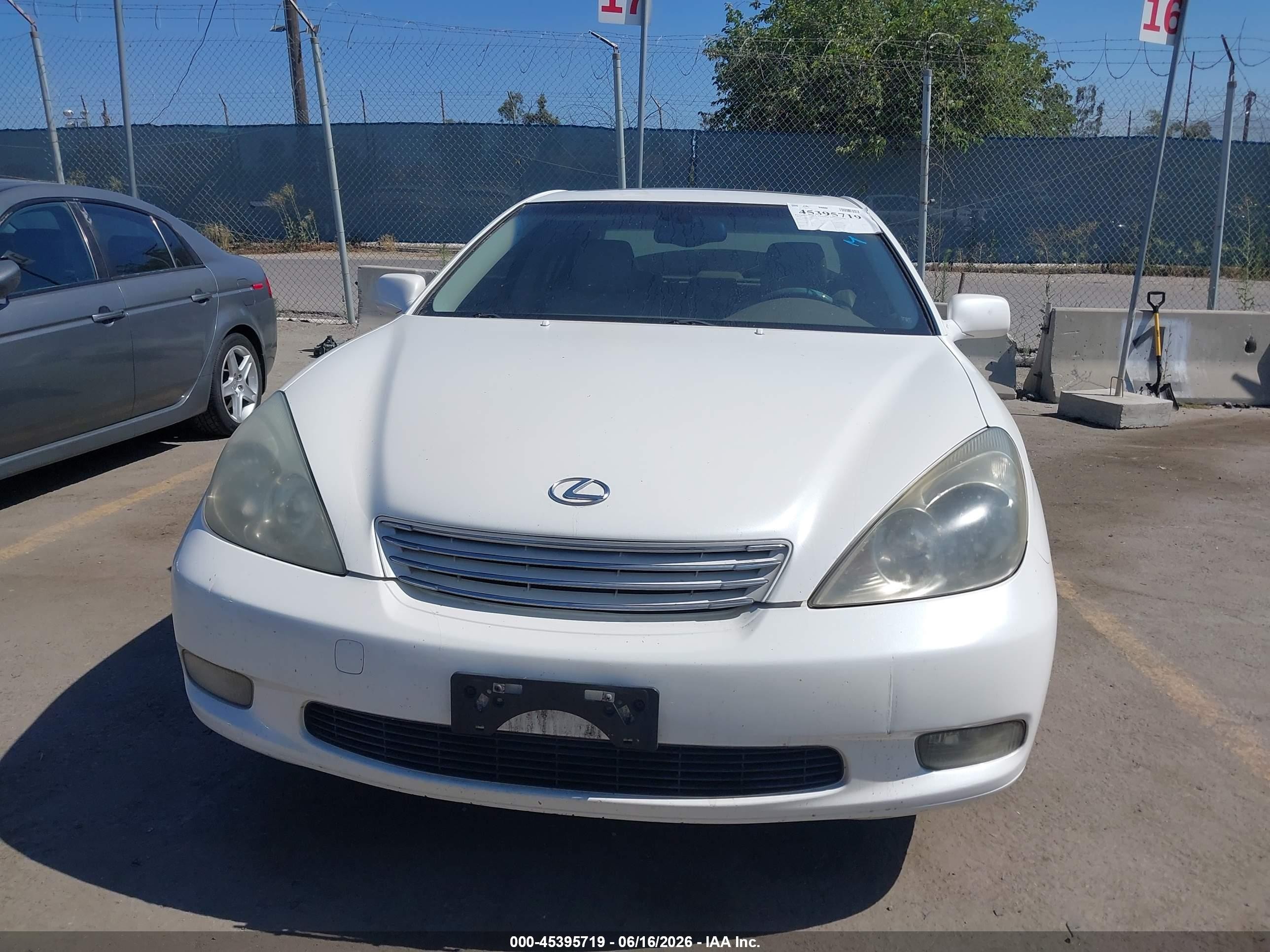 2004 Lexus Es 330   White vin: JTHBA30G545042630