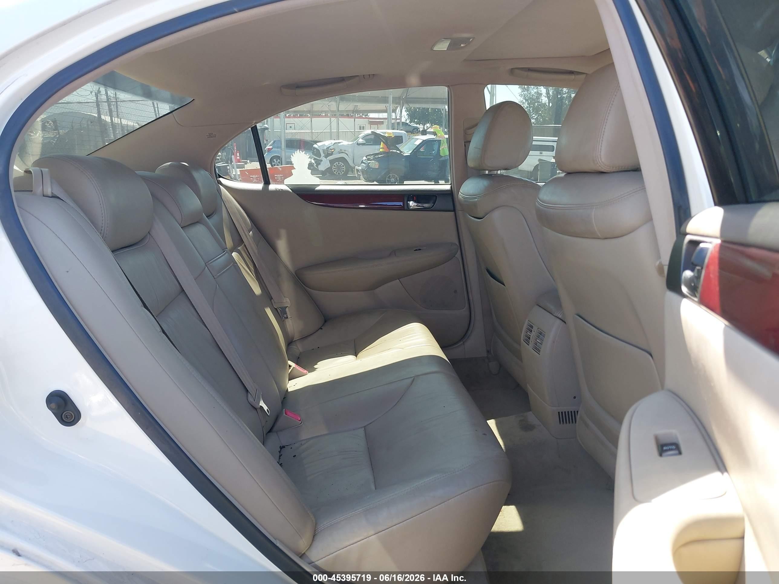 2004 Lexus Es 330   White vin: JTHBA30G545042630