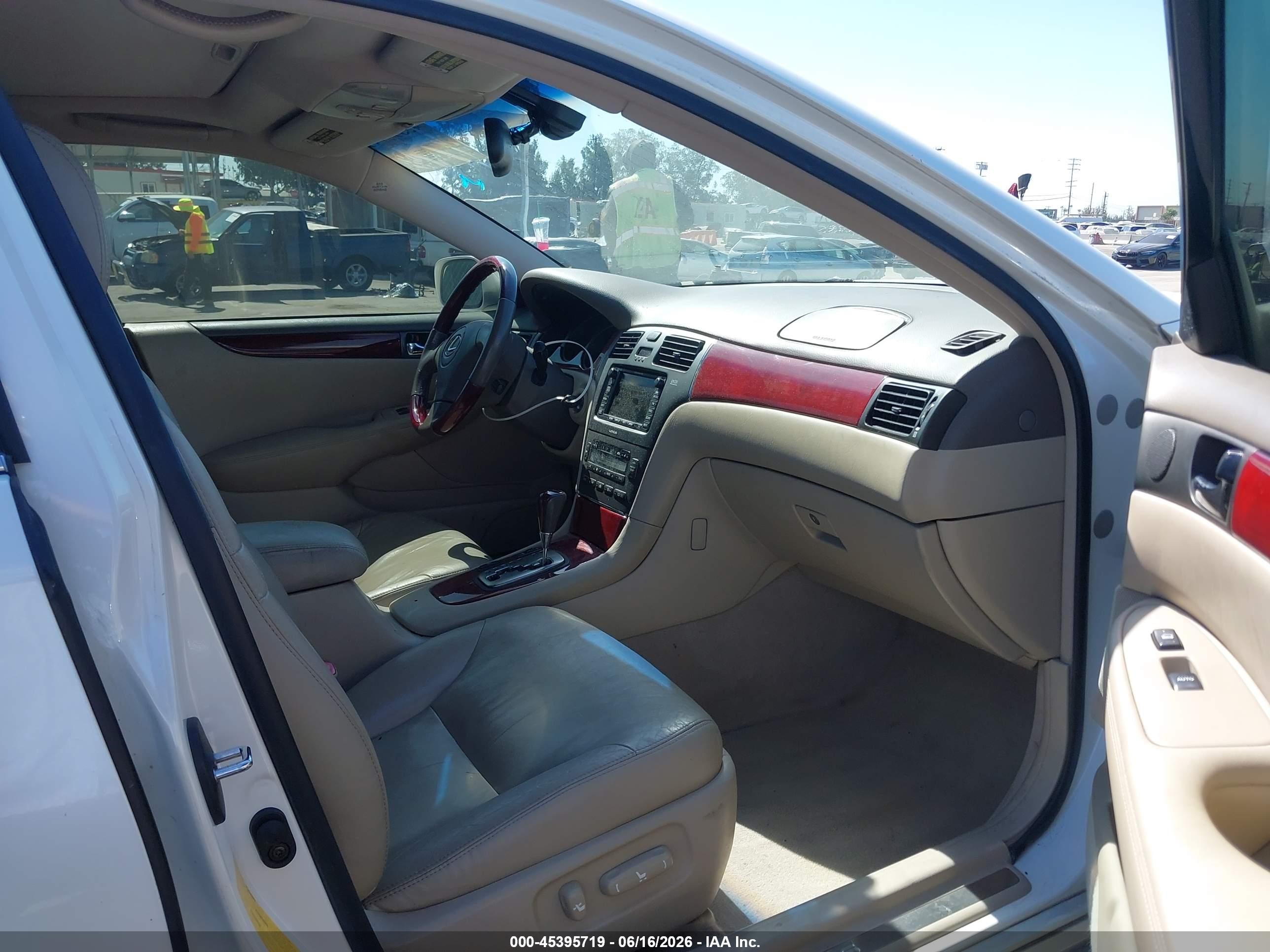 2004 Lexus Es 330   White vin: JTHBA30G545042630