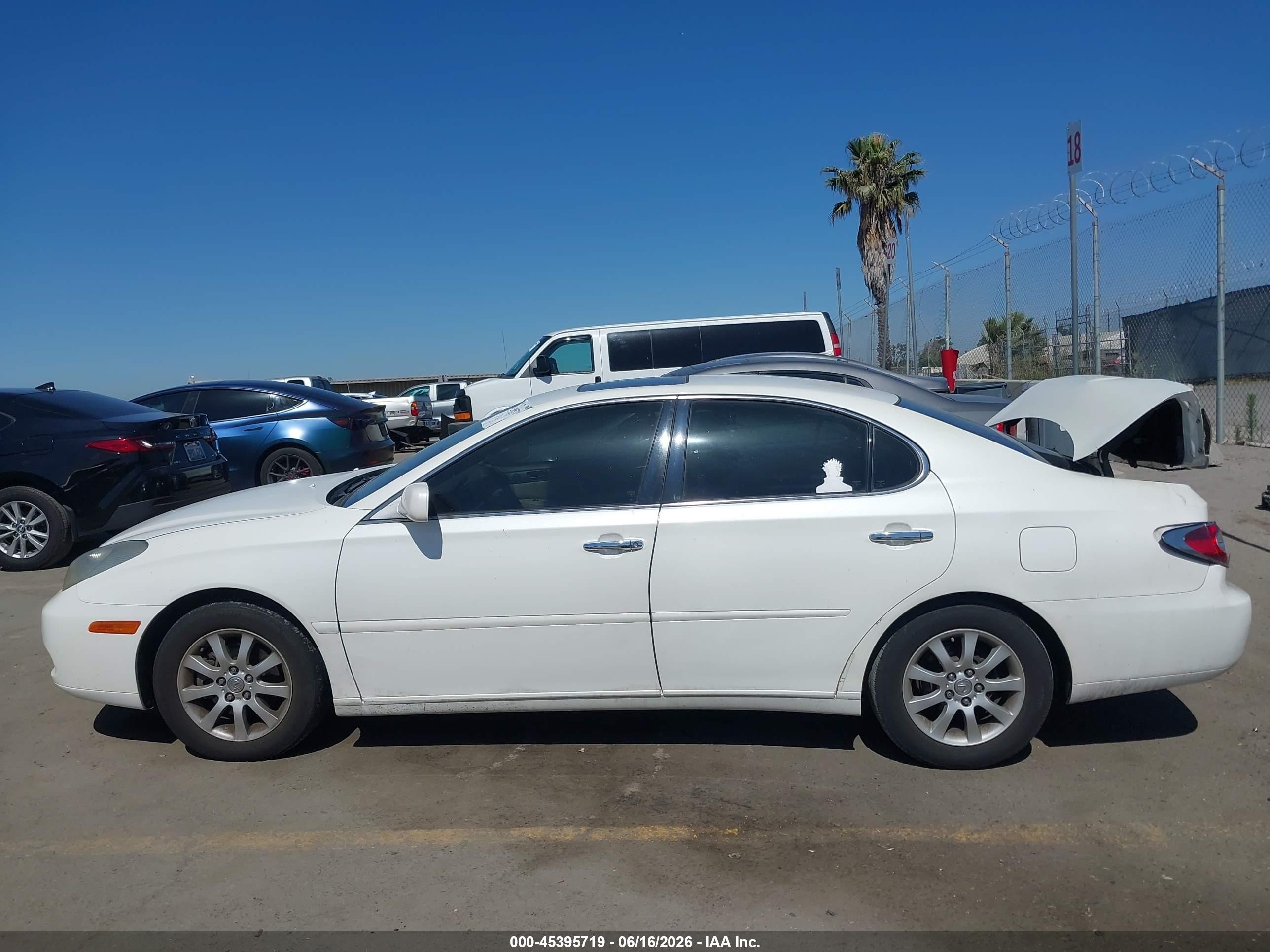 2004 Lexus Es 330   White vin: JTHBA30G545042630