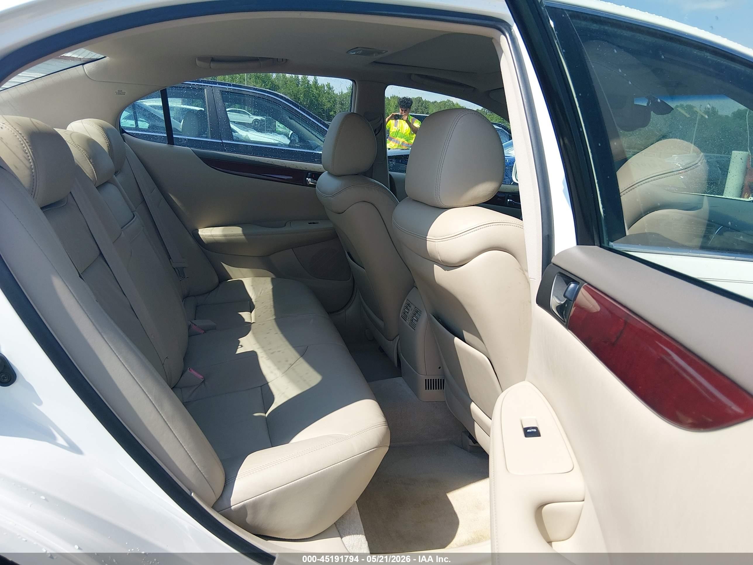 2004 Lexus Es 330 White vin: JTHBA30G640020438