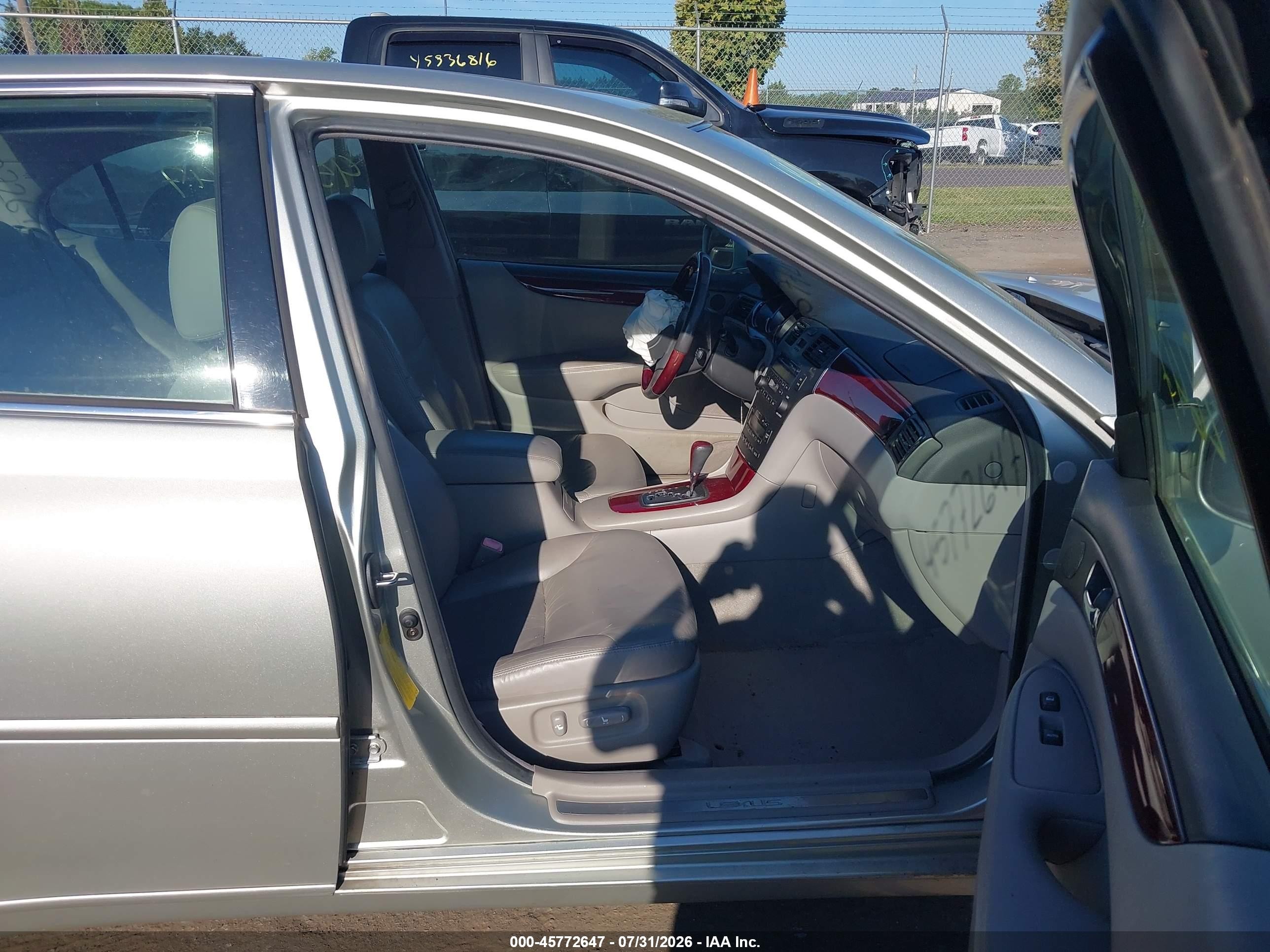 2004 Lexus Es 330   Silver vin: JTHBA30G645007272