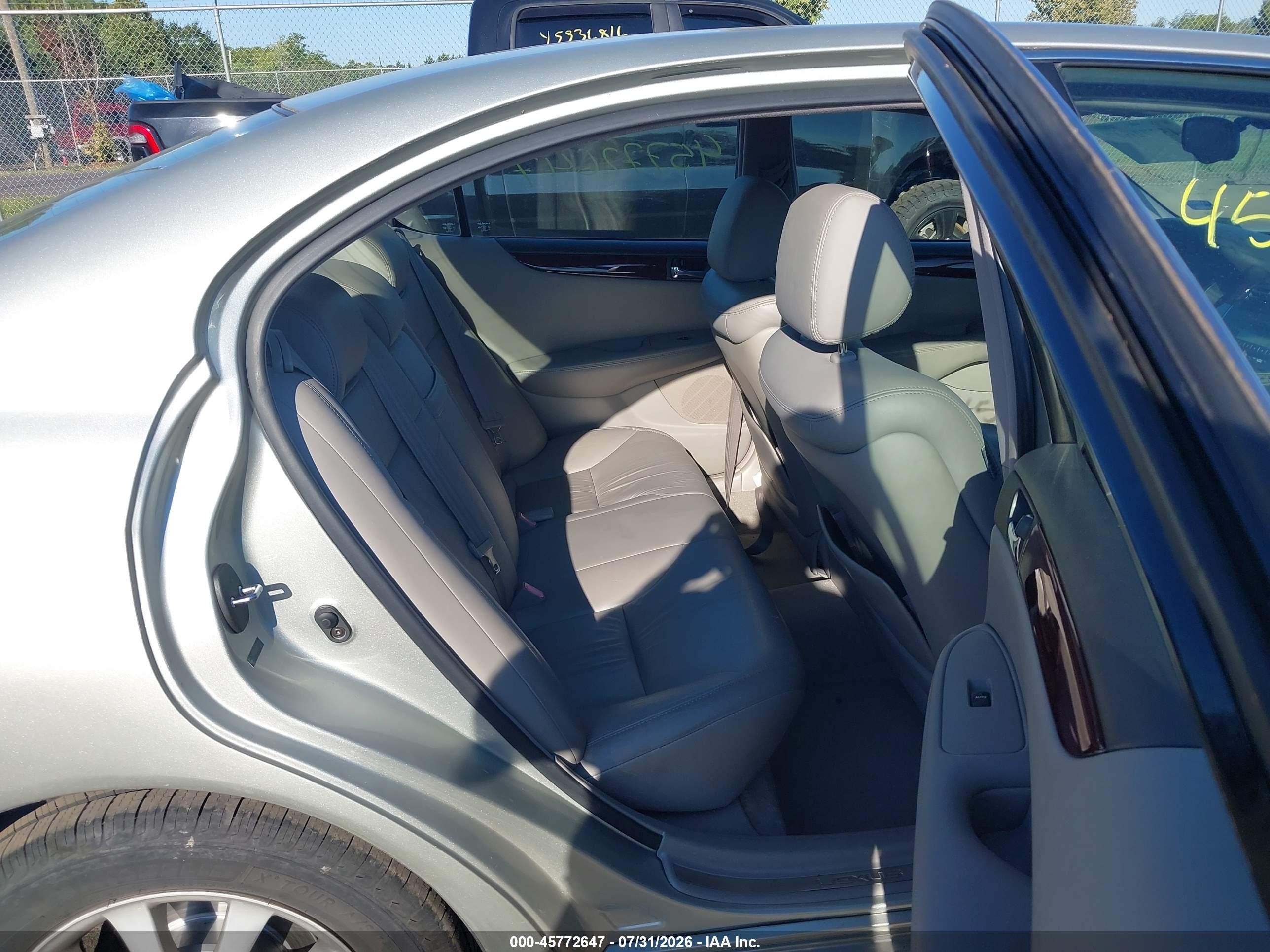 2004 Lexus Es 330   Silver vin: JTHBA30G645007272
