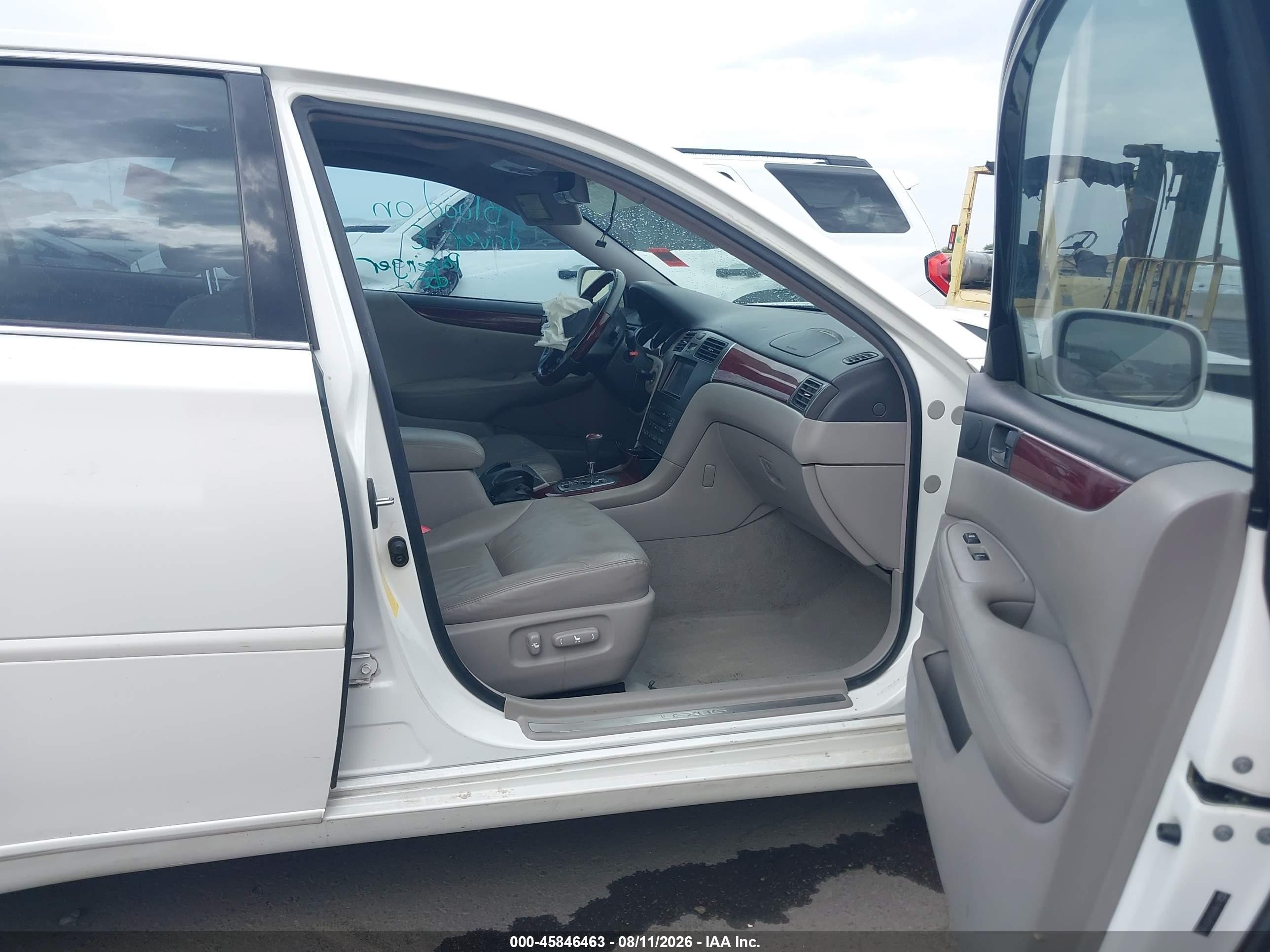 2004 Lexus Es 330   White vin: JTHBA30G645010804