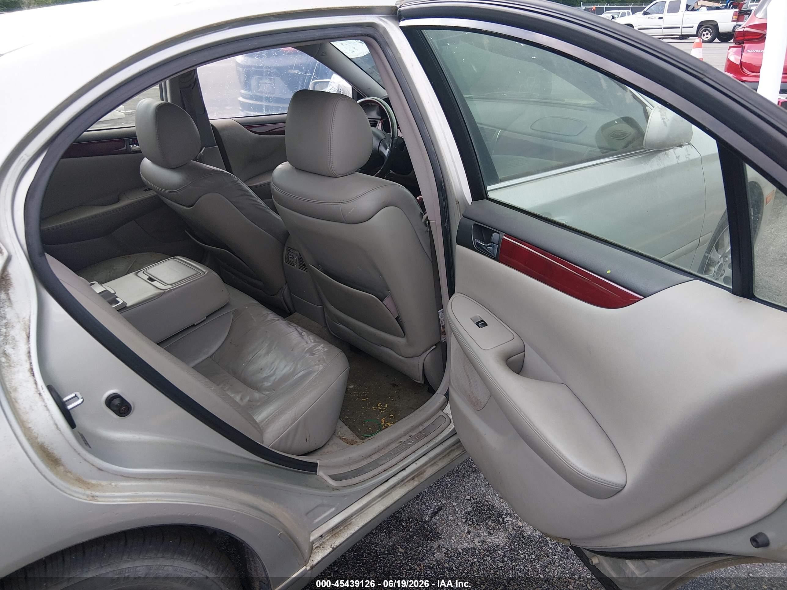 2004 Lexus Es 330 Silver vin: JTHBA30G645015758
