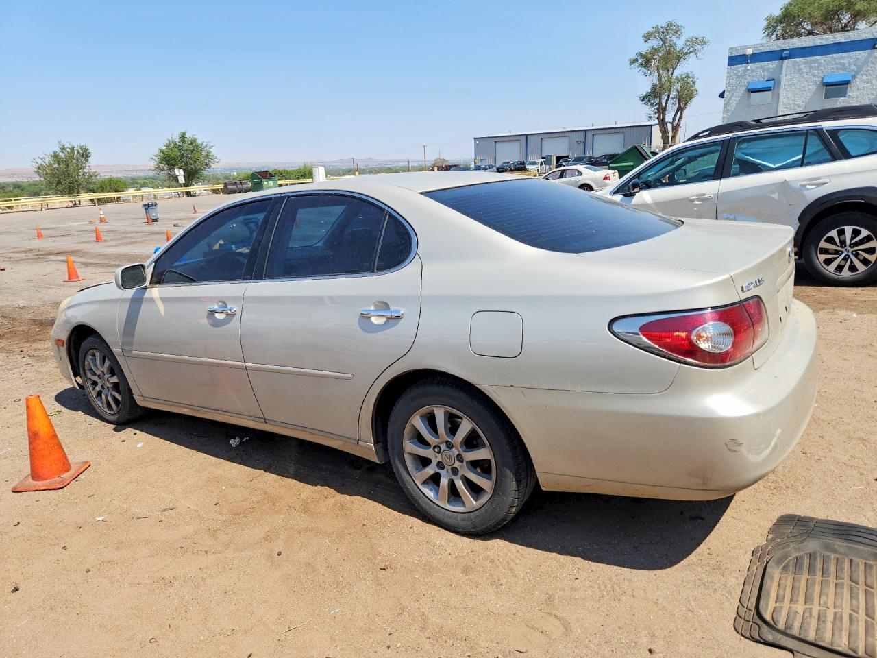 2004 Lexus Es 330 Beige vin: JTHBA30G645024864