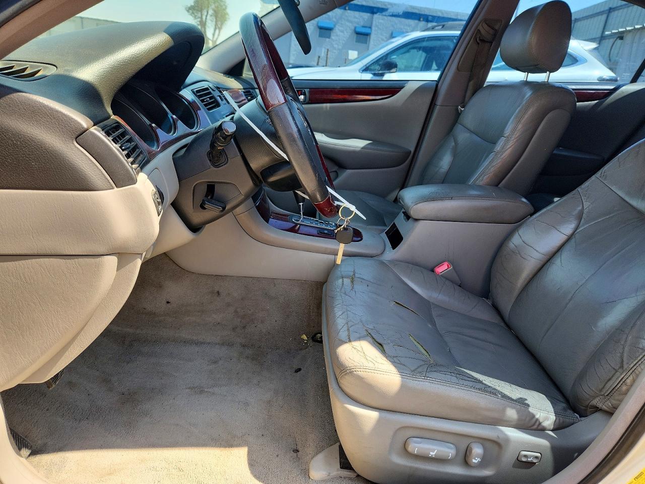 2004 Lexus Es 330 Beige vin: JTHBA30G645024864