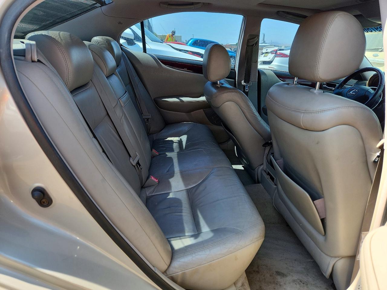 2004 Lexus Es 330 Beige vin: JTHBA30G645024864