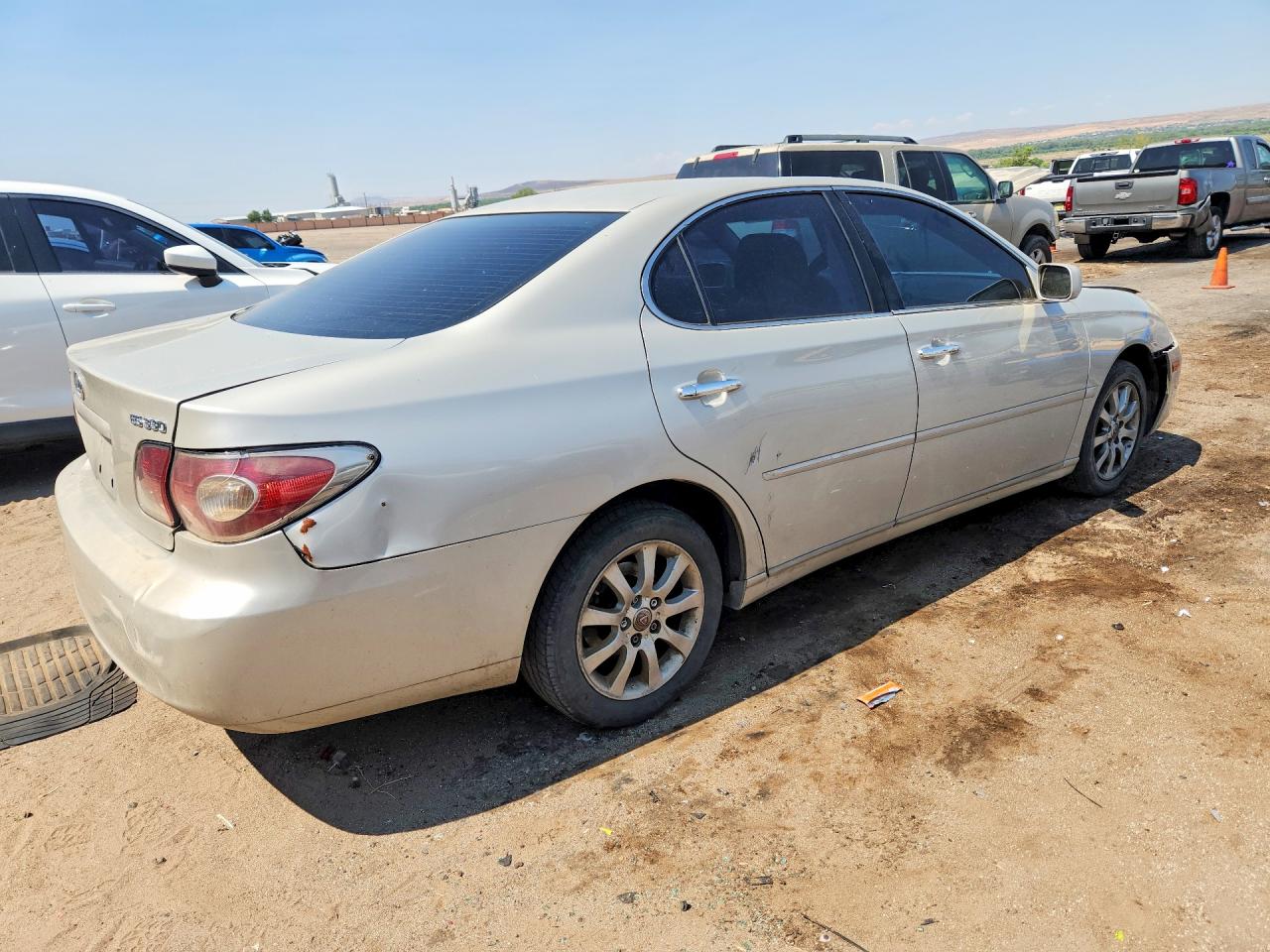2004 Lexus Es 330 Beige vin: JTHBA30G645024864