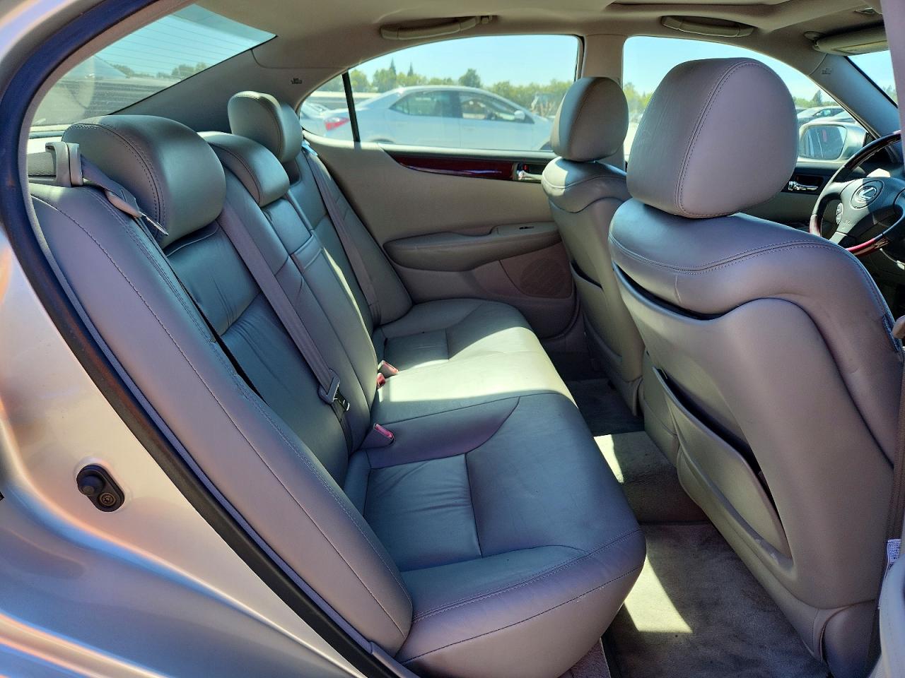 2004 Lexus Es 330 Silver vin: JTHBA30G740007987