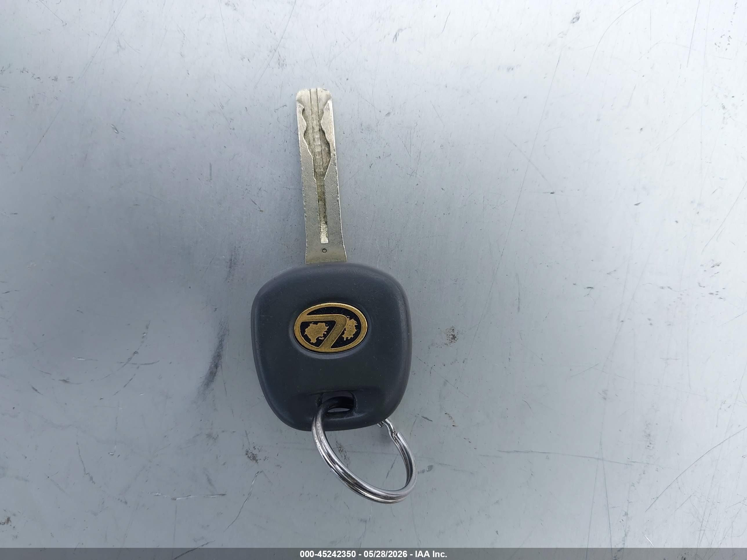 2004 Lexus Es 330   Серебряный vin: JTHBA30G745005692