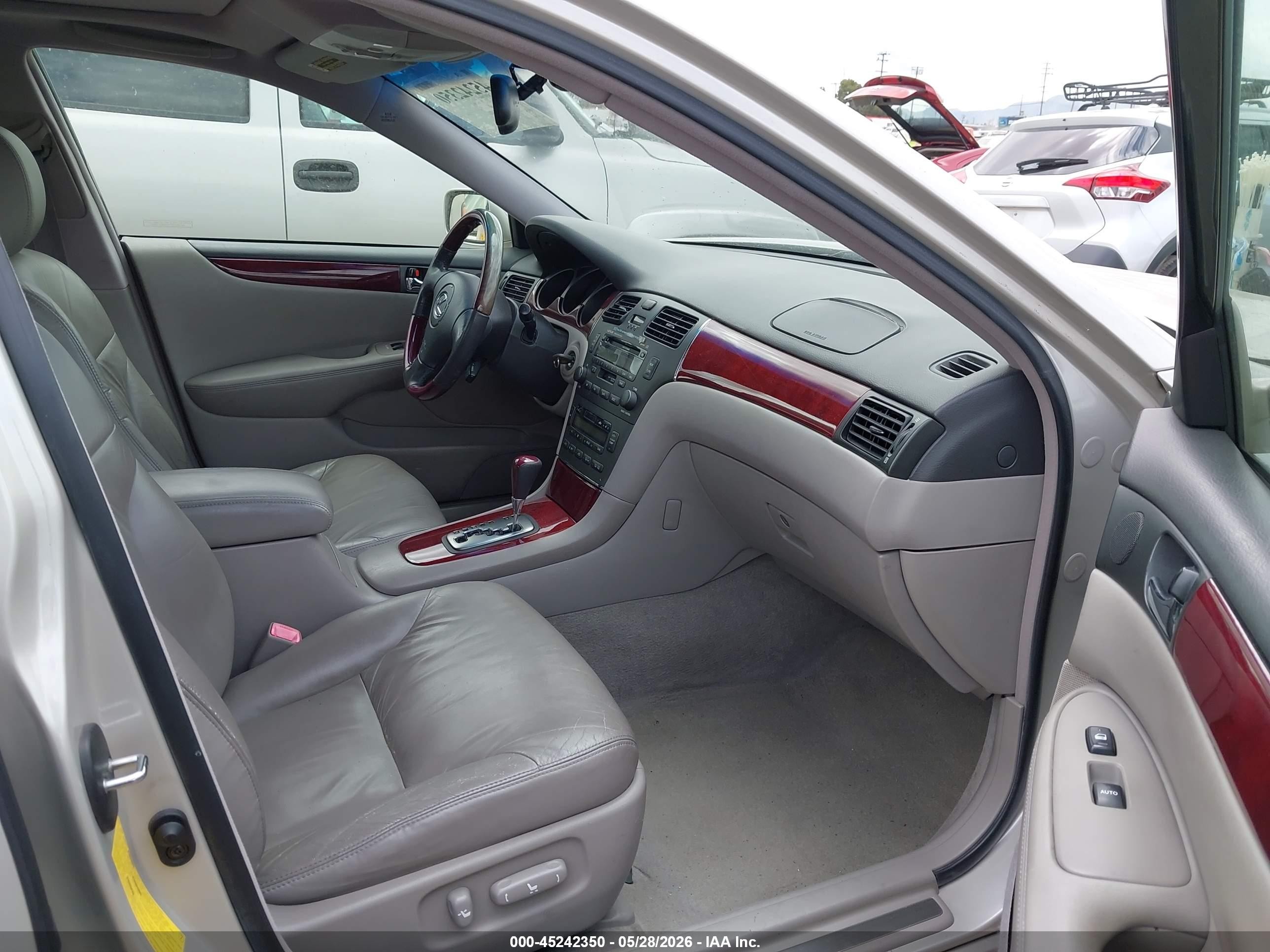 2004 Lexus Es 330   Серебряный vin: JTHBA30G745005692