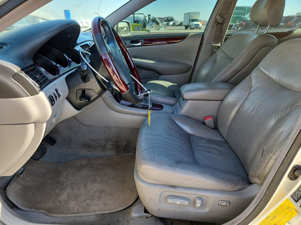 2004 Lexus Es 330 Silver vin: JTHBA30G745009385