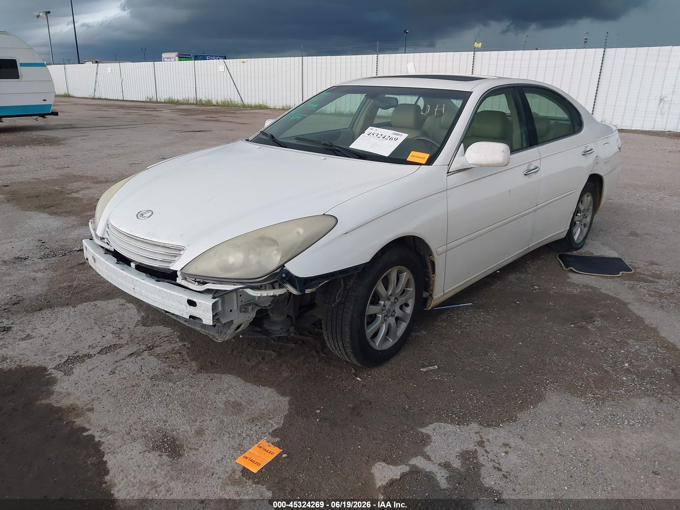 2004 Lexus Es 330   White vin: JTHBA30G745019849