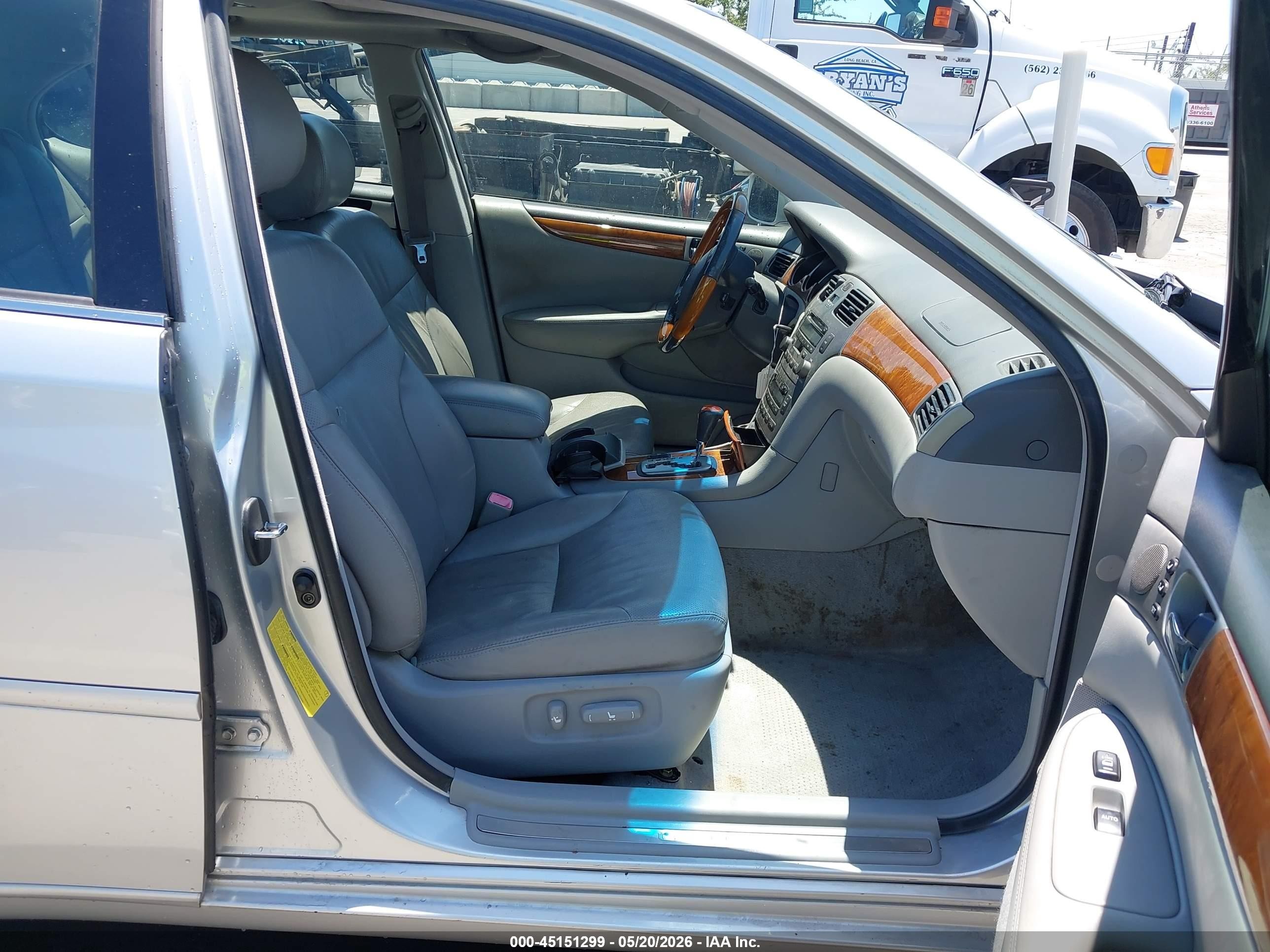 2005 Lexus Es 330   Silver vin: JTHBA30G755100965