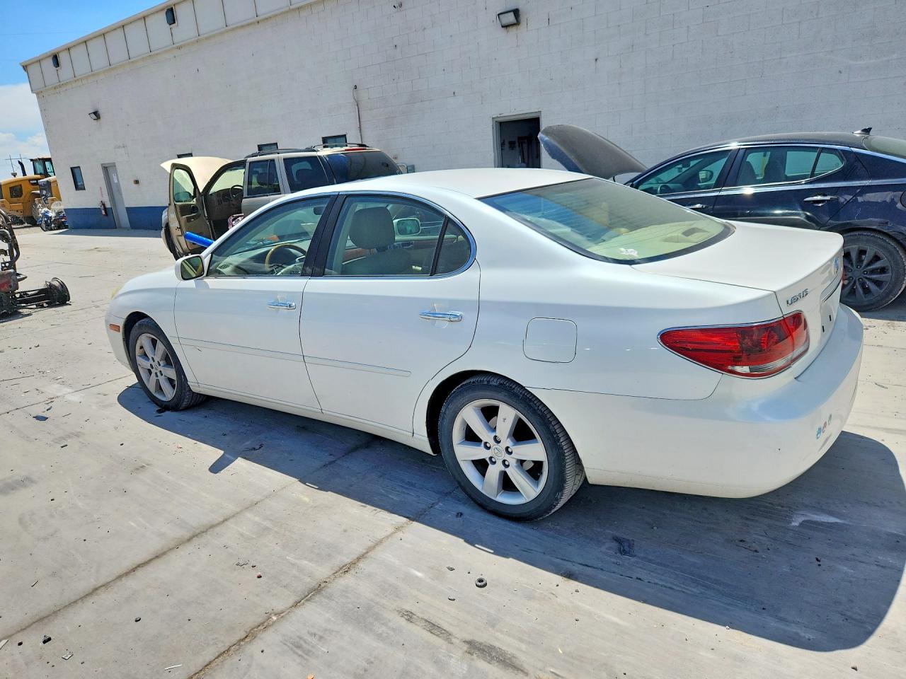 2005 Lexus Es 330 White vin: JTHBA30G755119645