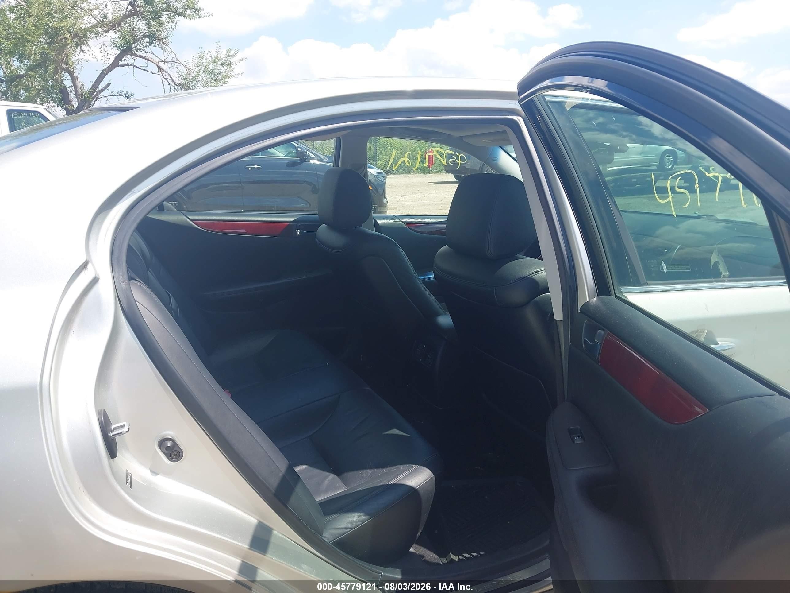 2004 Lexus Es 330   Silver vin: JTHBA30G845012375