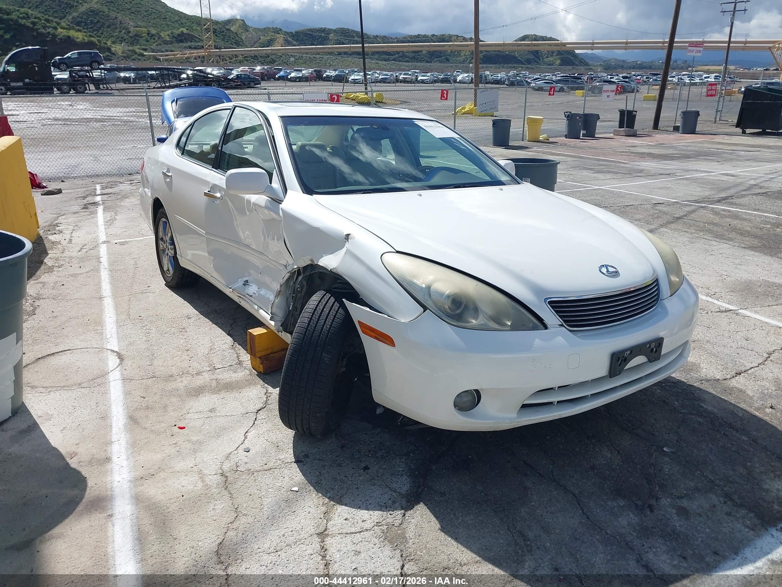 2005 Lexus Es 330   White vin: JTHBA30G855067488