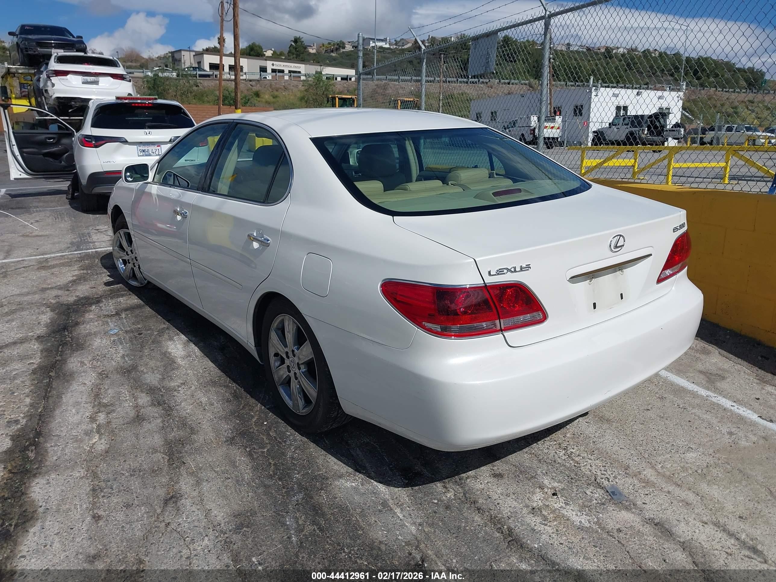 2005 Lexus Es 330   White vin: JTHBA30G855067488