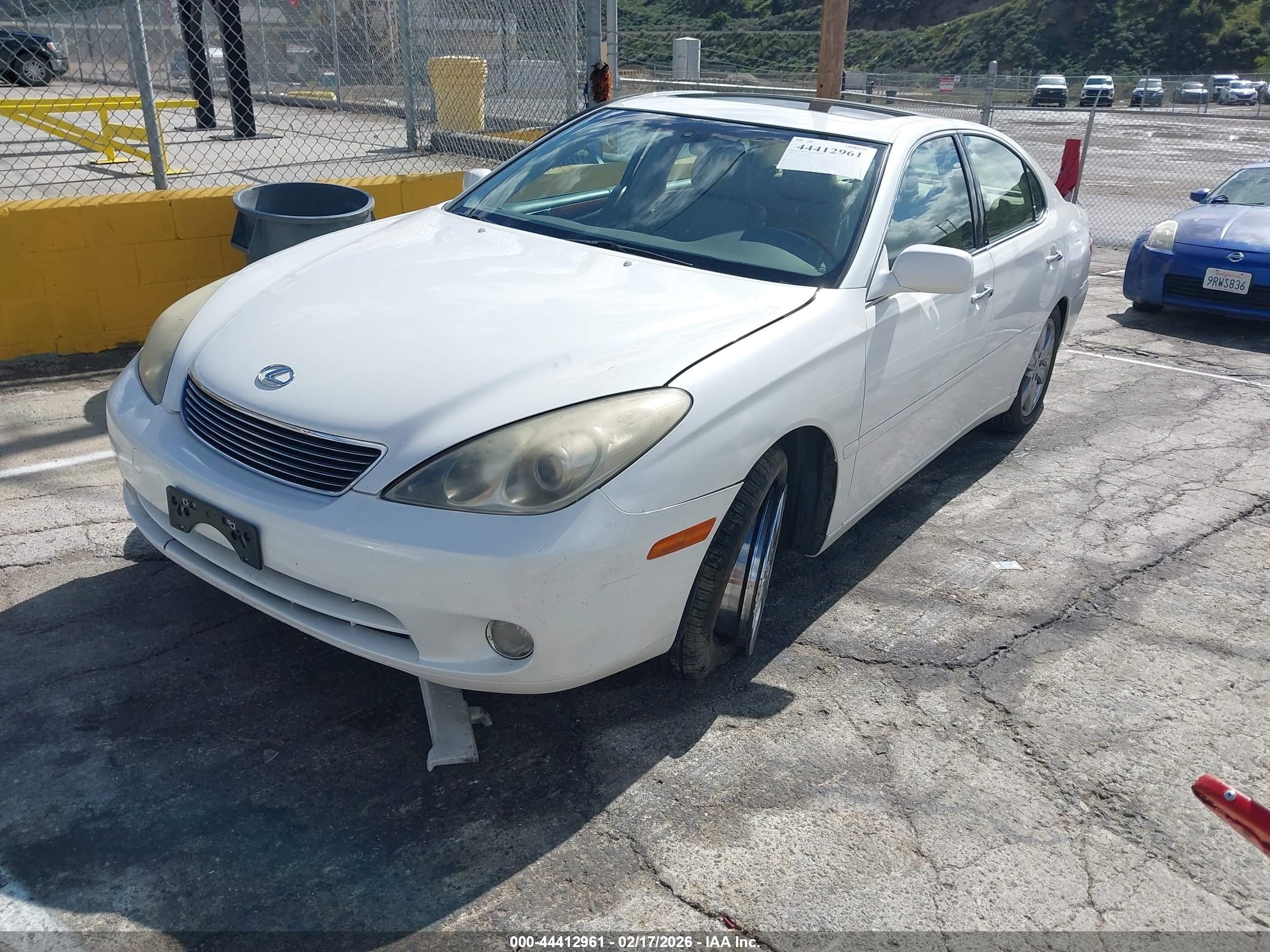2005 Lexus Es 330   White vin: JTHBA30G855067488