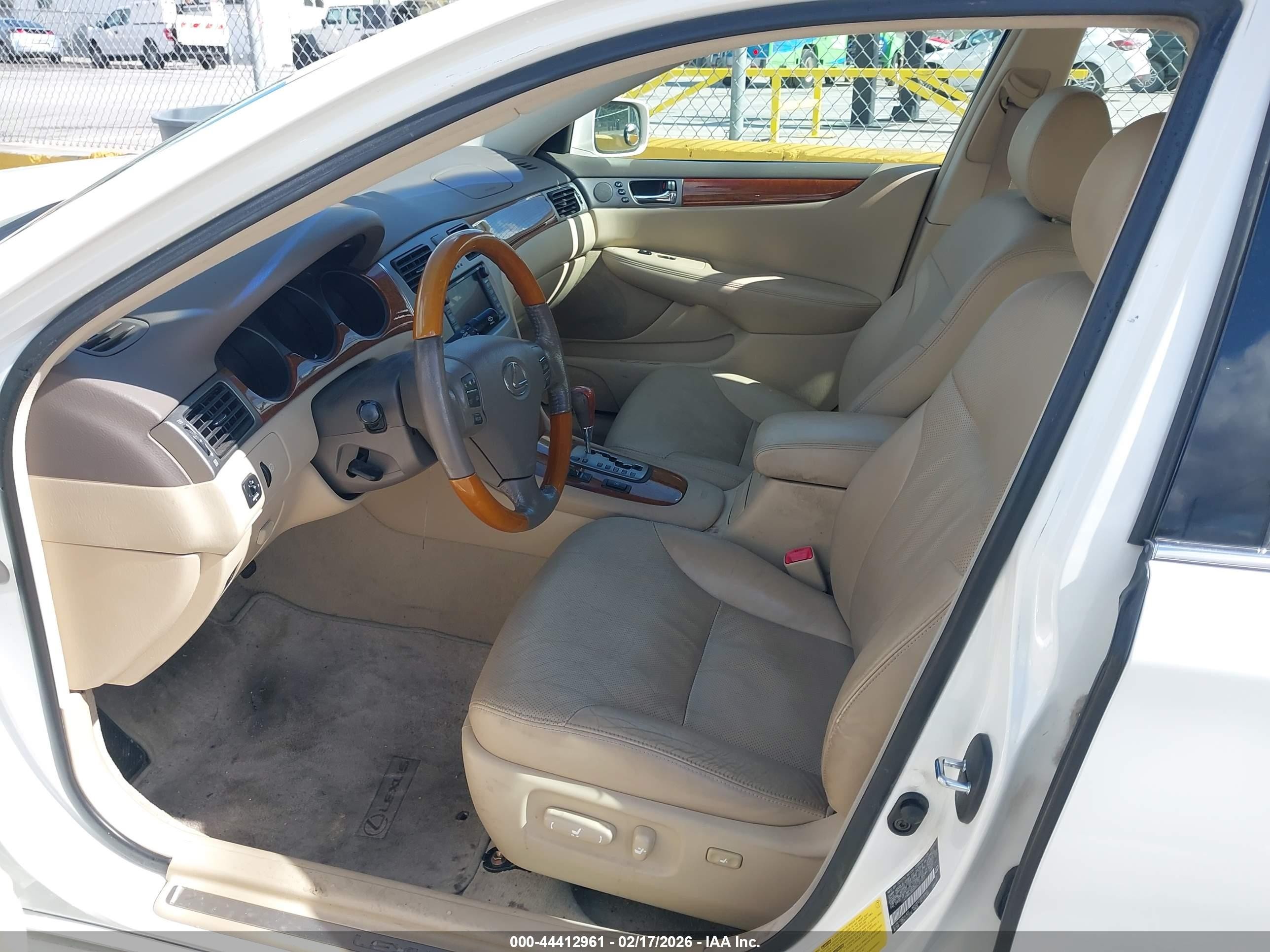 2005 Lexus Es 330   White vin: JTHBA30G855067488