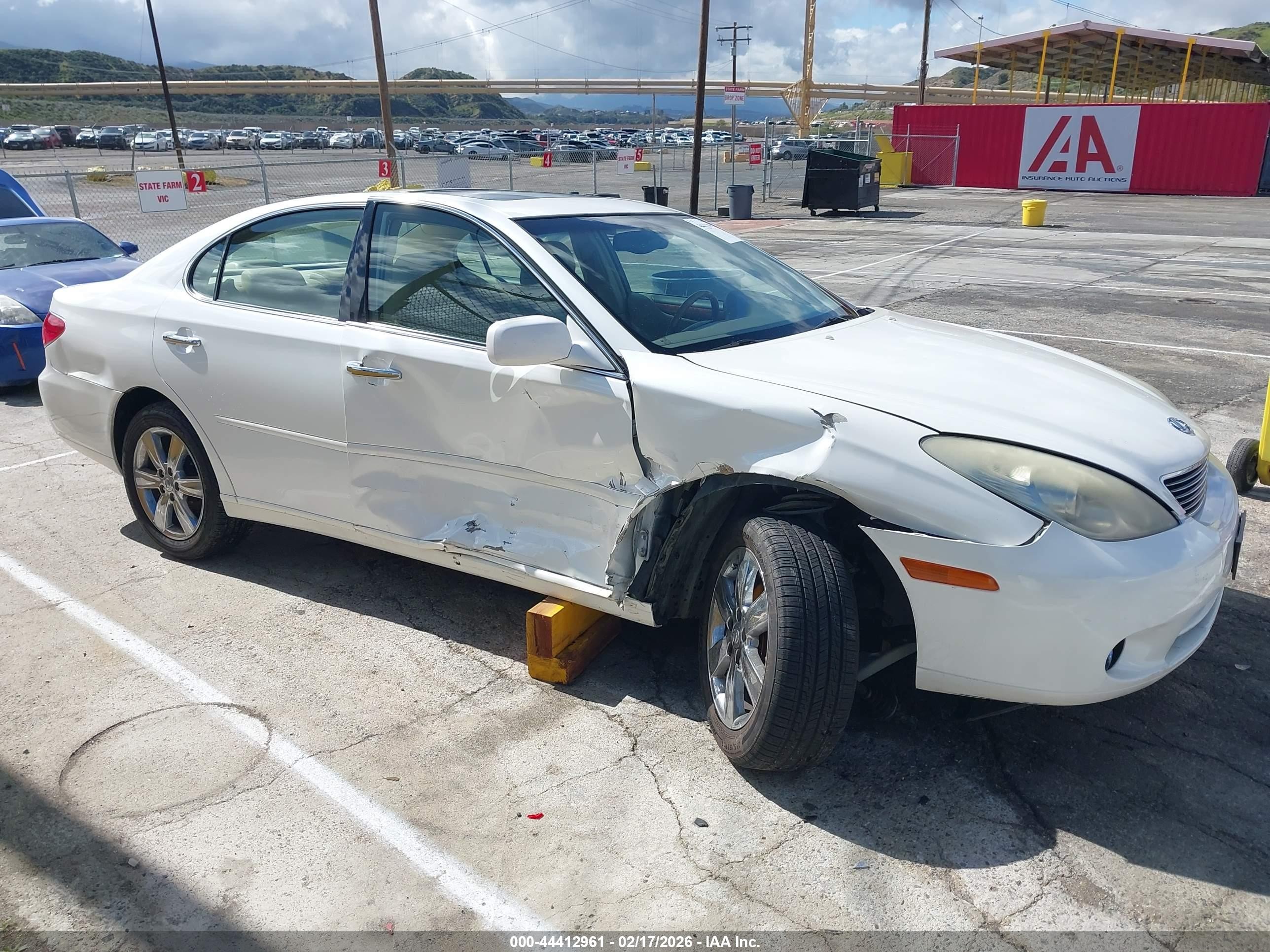 2005 Lexus Es 330   White vin: JTHBA30G855067488