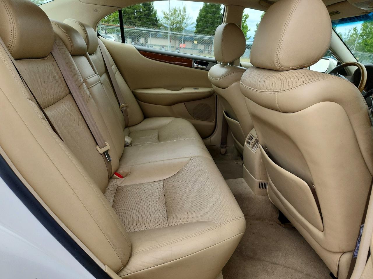 2005 Lexus Es 330 Base White vin: JTHBA30G855067622