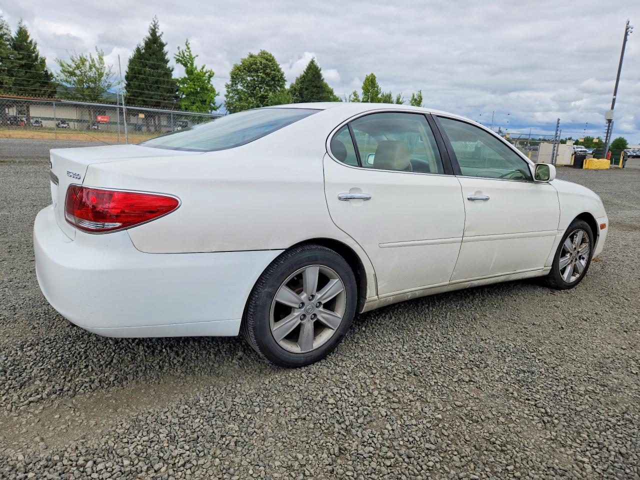2005 Lexus Es 330 Base White vin: JTHBA30G855067622