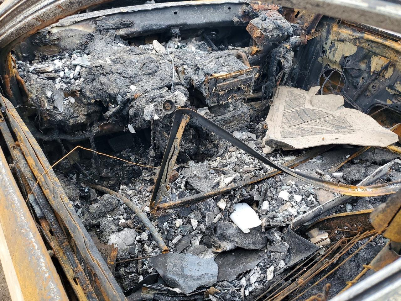 2005 Lexus Es 330 Base Burn vin: JTHBA30G855112185