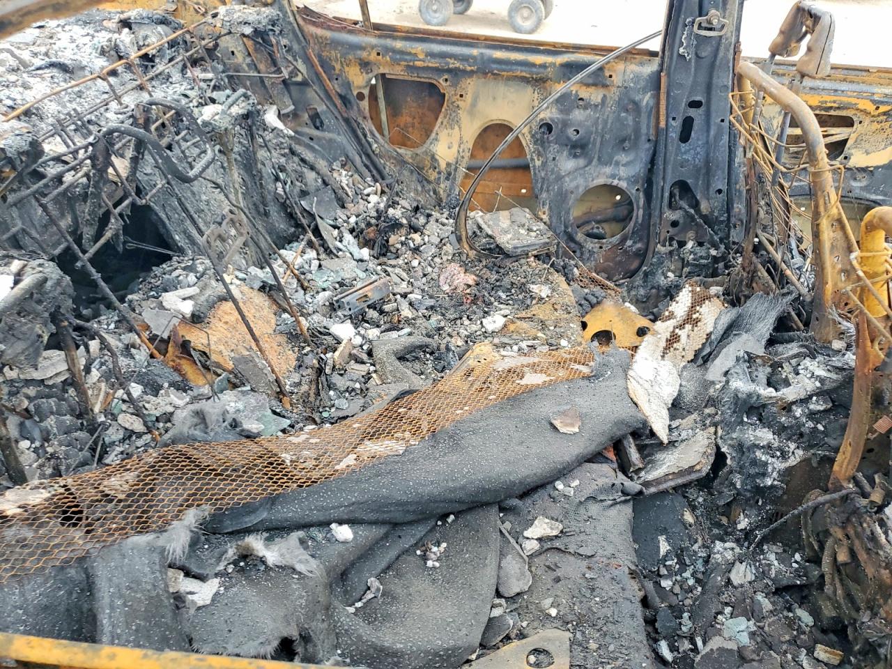 2005 Lexus Es 330 Base Burn vin: JTHBA30G855112185