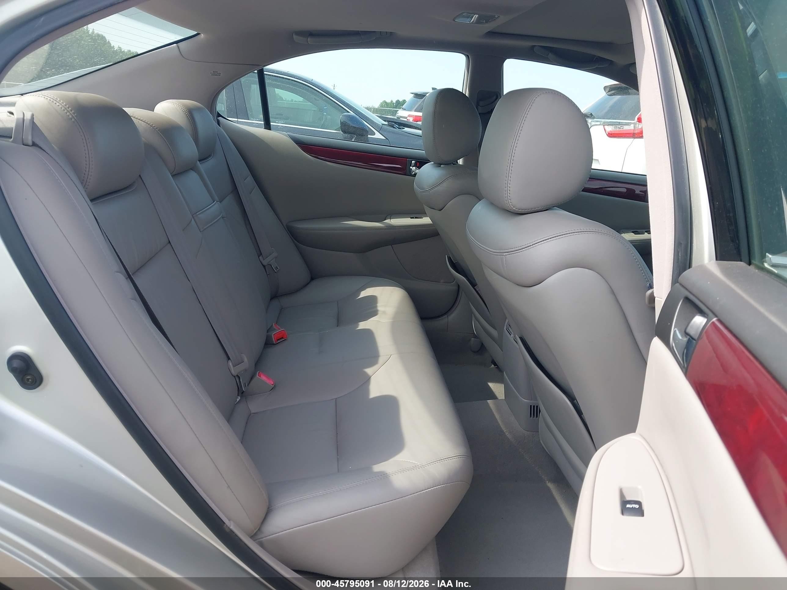 2004 Lexus Es 330   Silver vin: JTHBA30G945027760