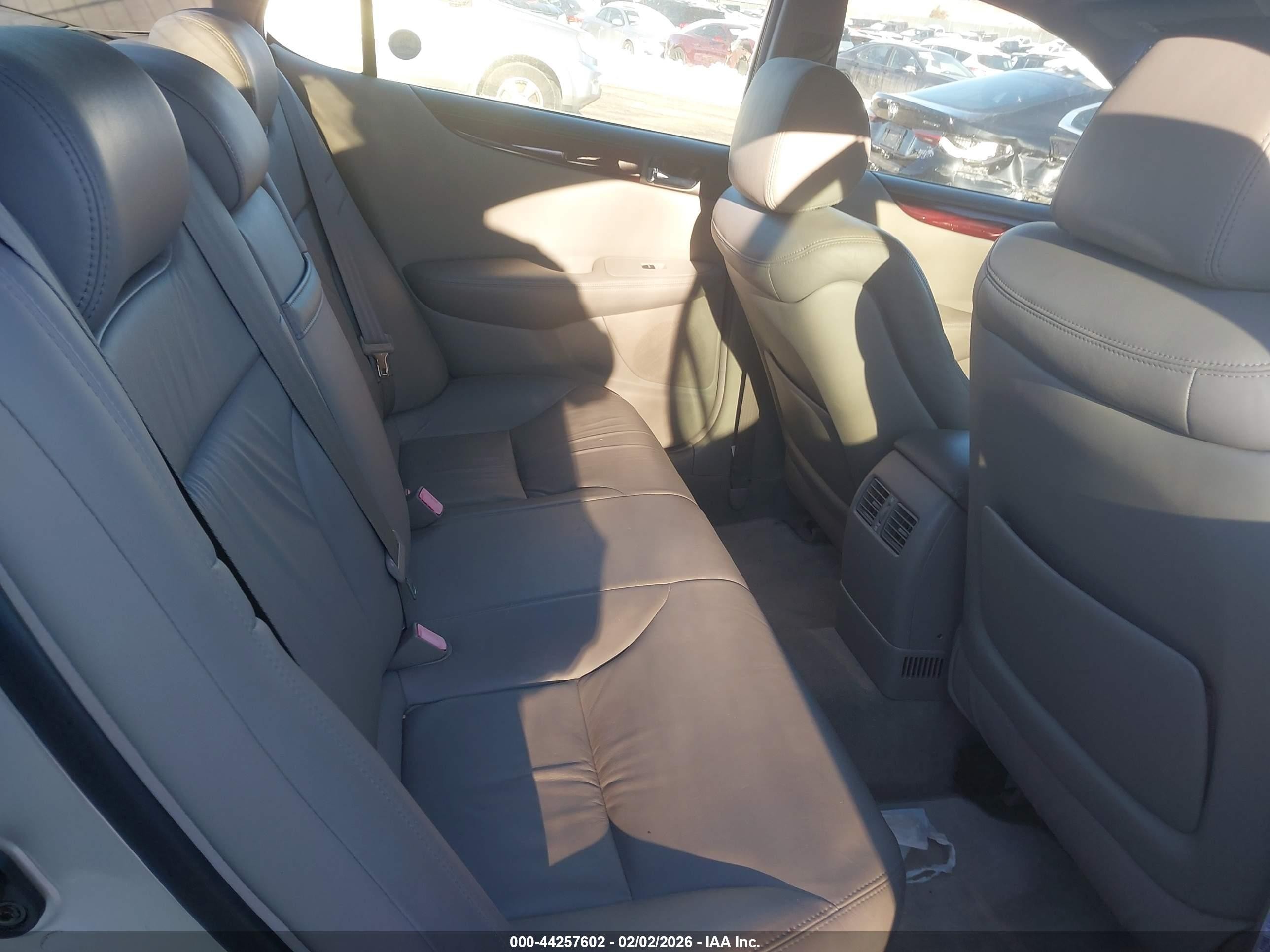 2004 Lexus Es 330   Silver vin: JTHBA30G945032828