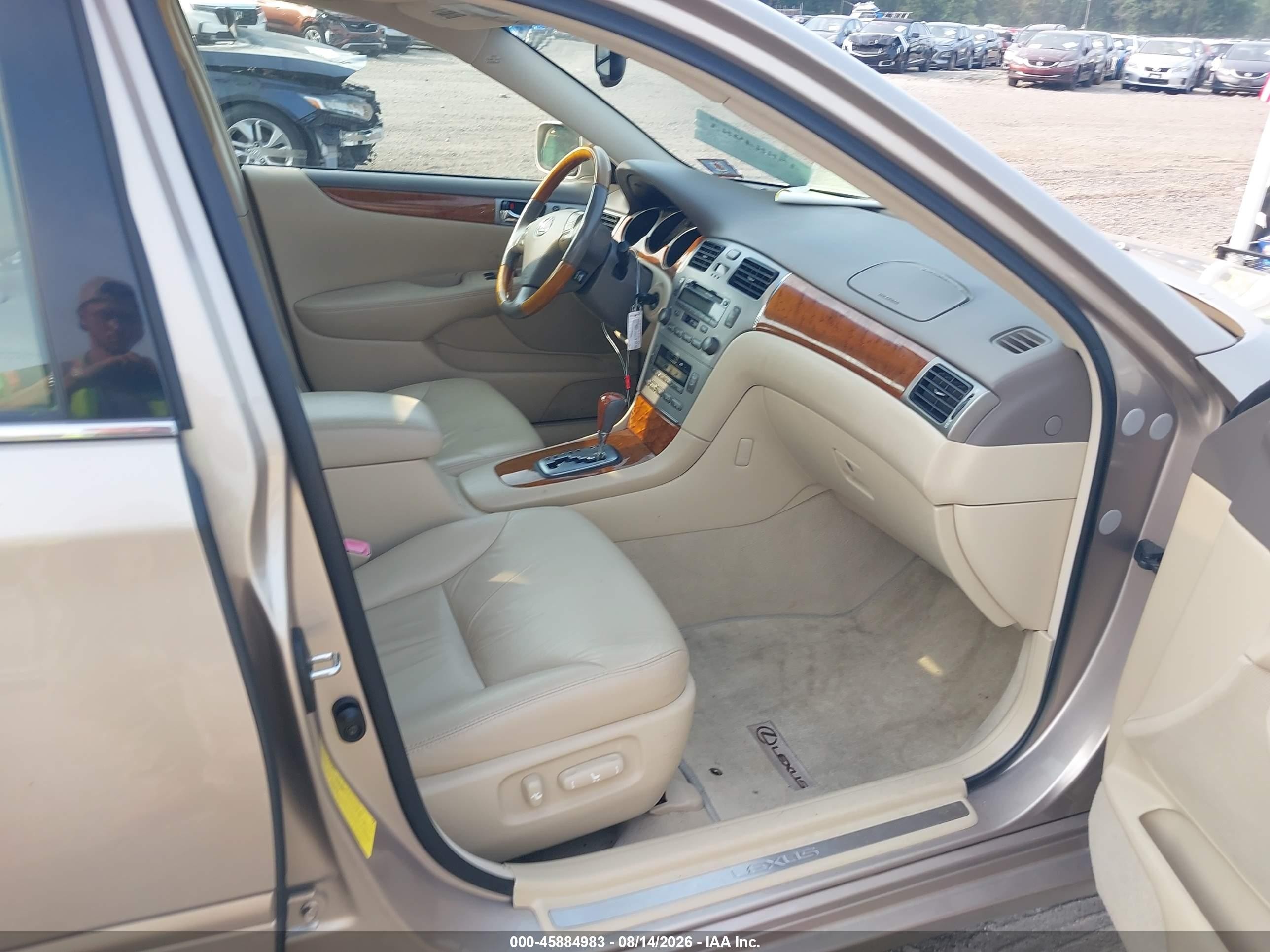 2005 Lexus Es 330 Beige vin: JTHBA30G955067905
