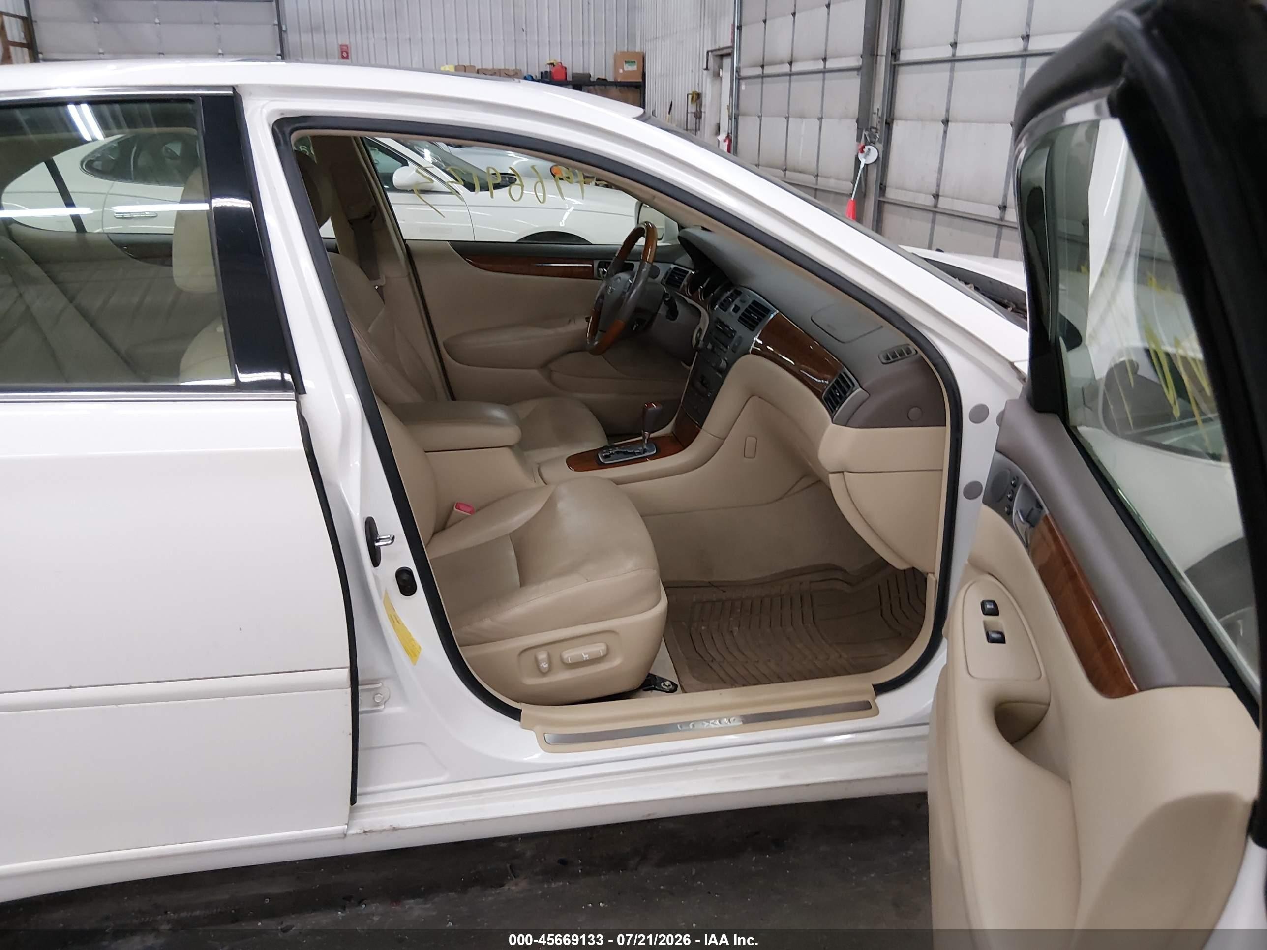 2005 Lexus Es 330   White vin: JTHBA30G955090942