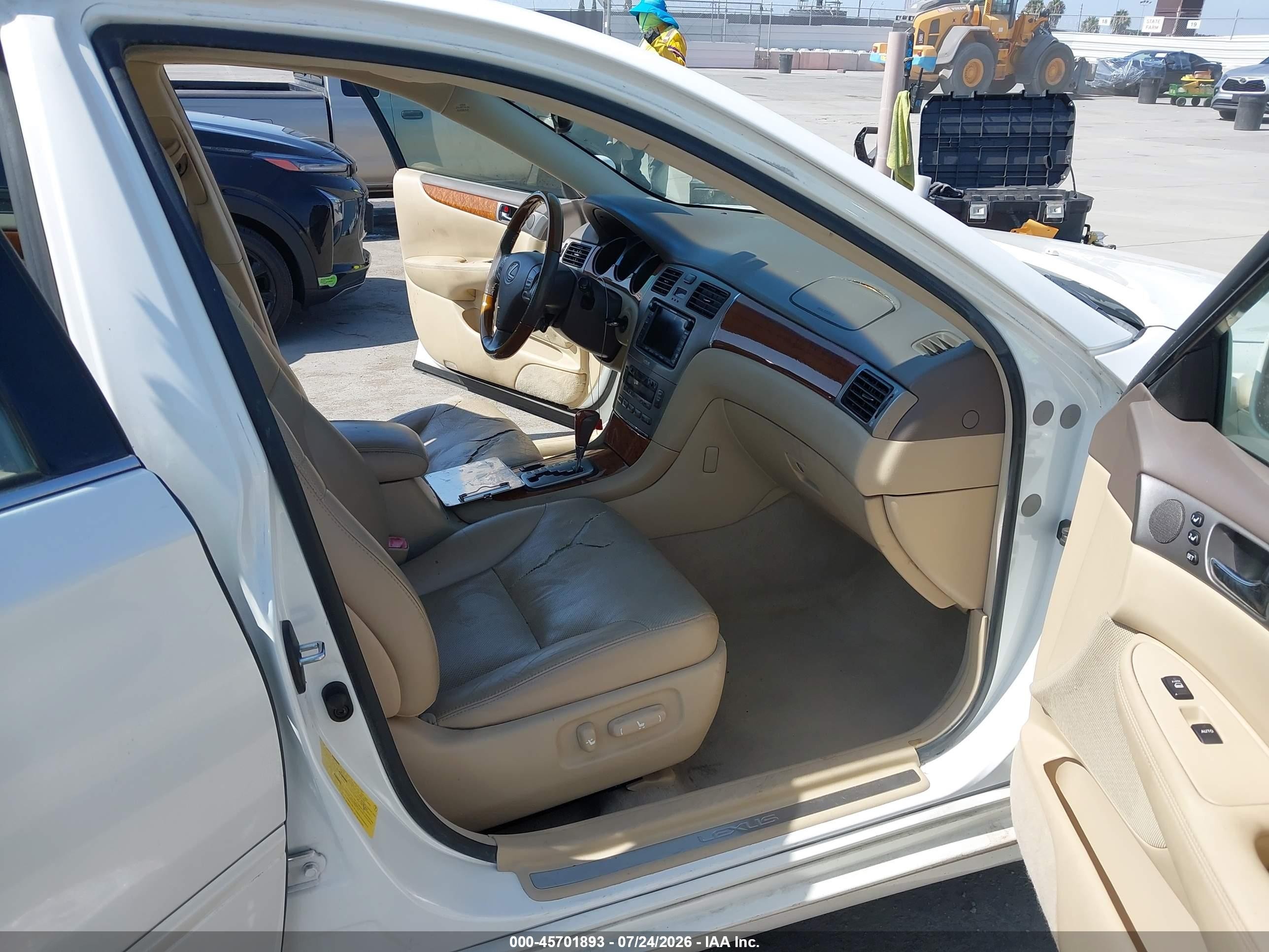 2005 Lexus Es 330   White vin: JTHBA30G955101955