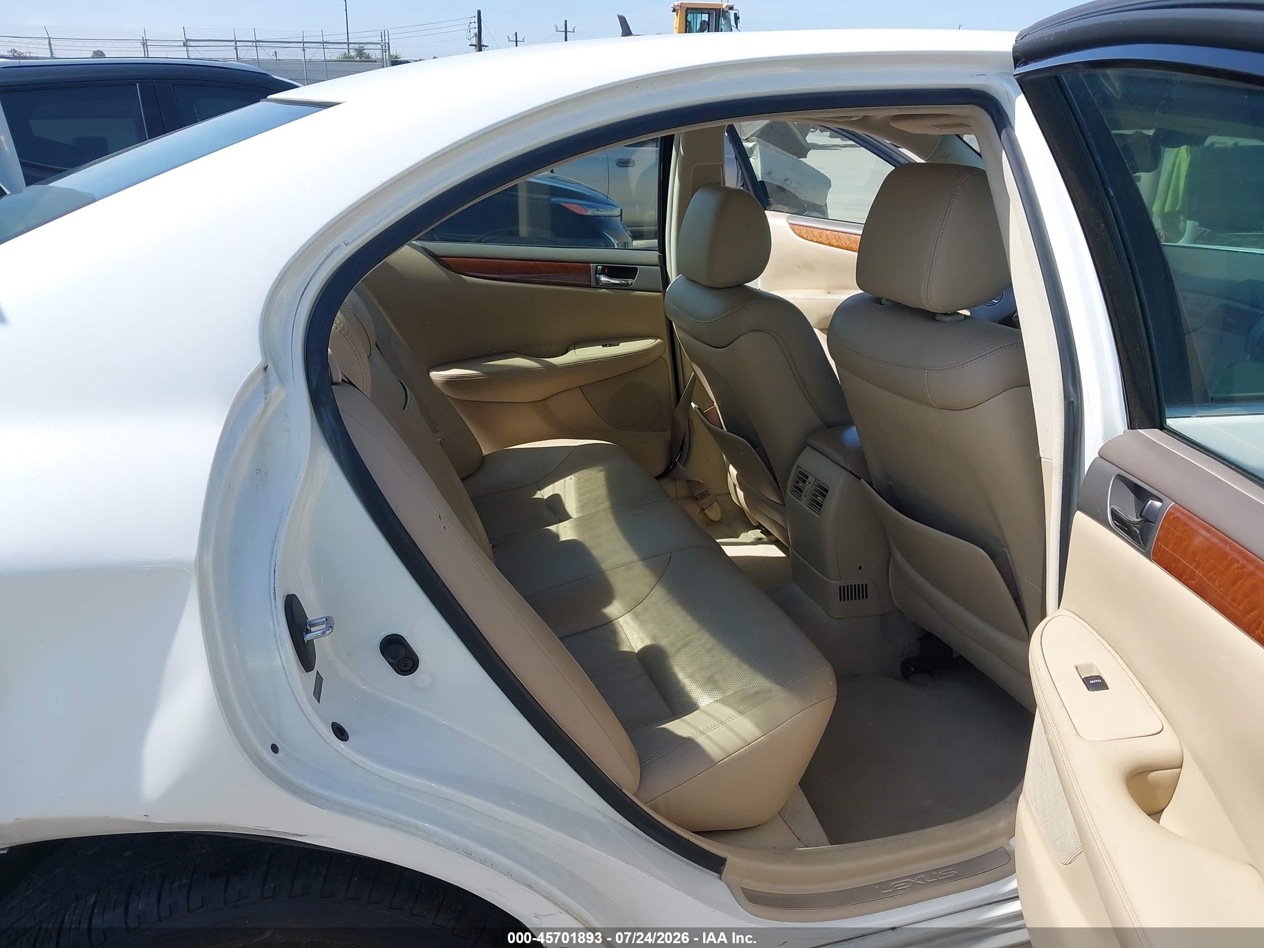 2005 Lexus Es 330   White vin: JTHBA30G955101955
