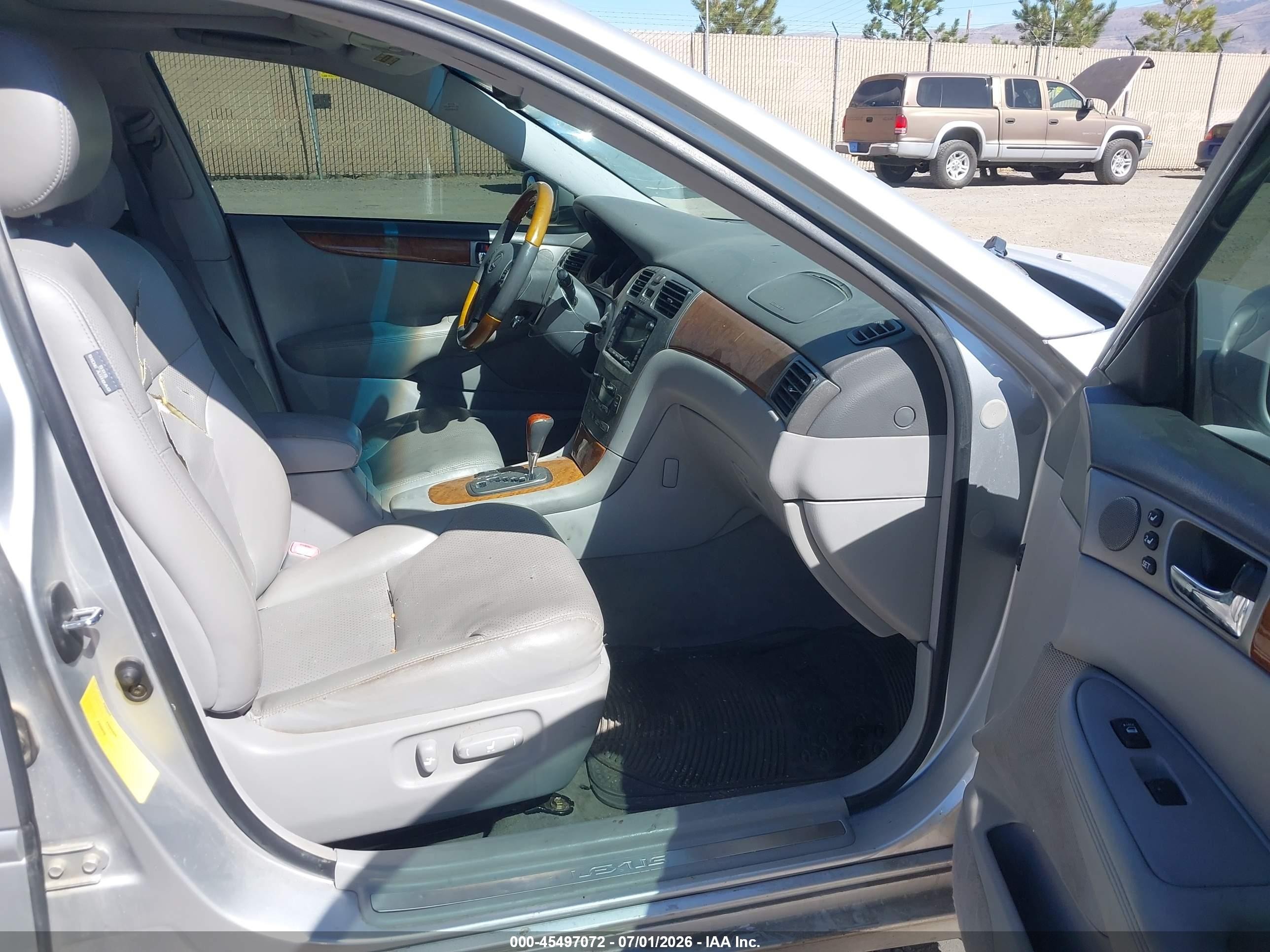 2005 Lexus Es 330   Серебряный vin: JTHBA30G955108484