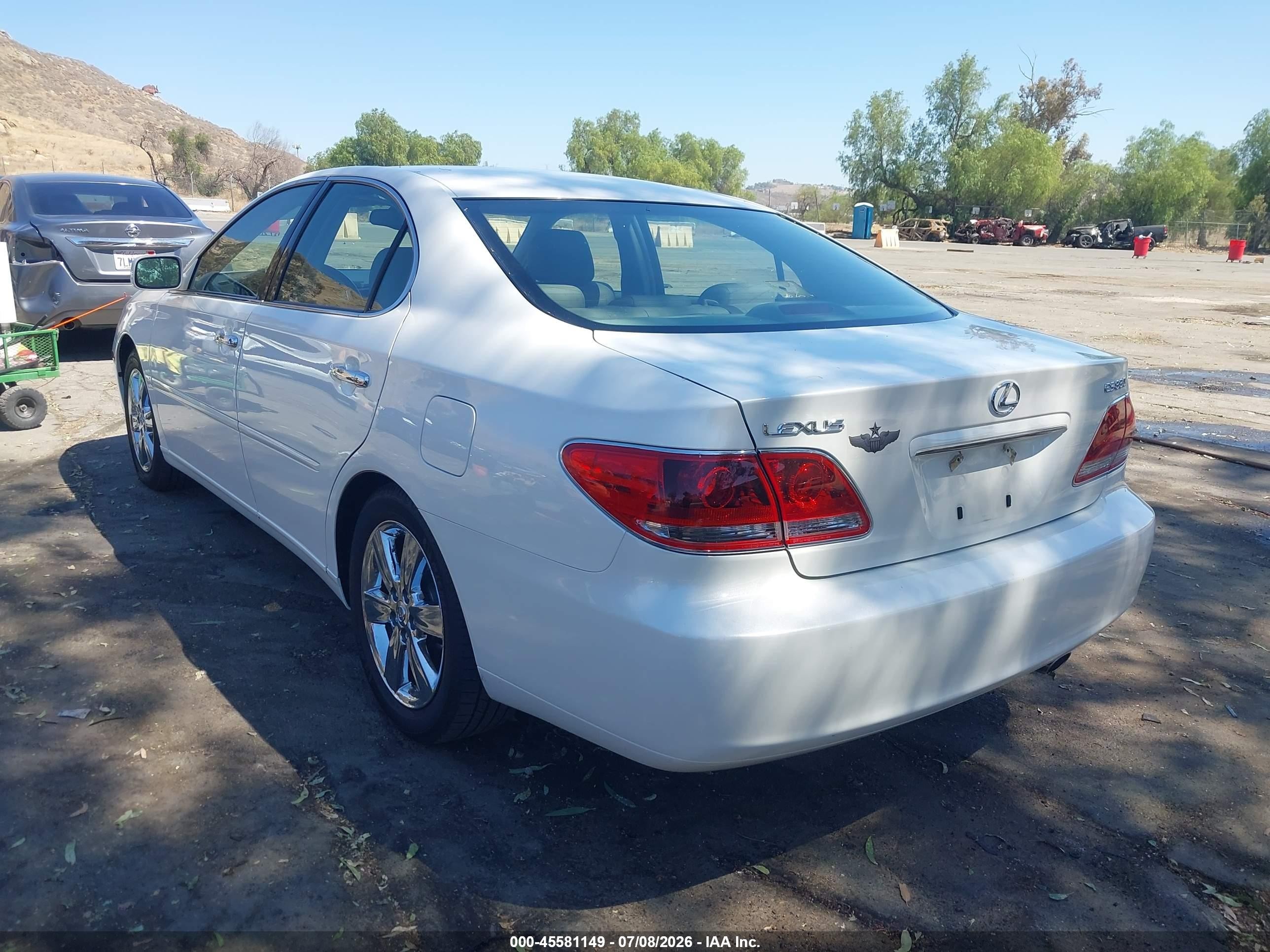 2005 Lexus Es 330   White vin: JTHBA30G955121073